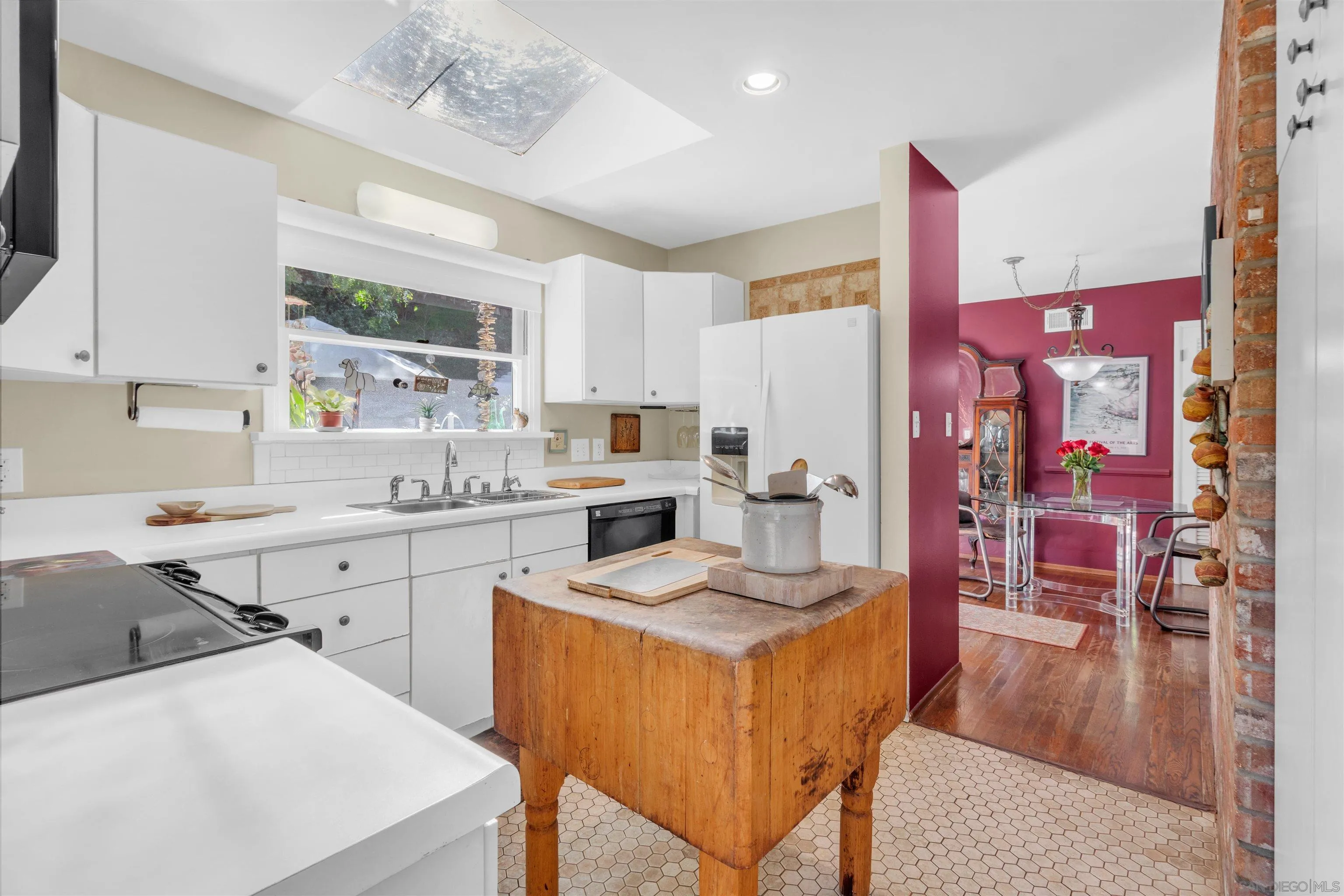 https://cdn.realtyfeed.com/cdn/127/260002610/26aca6267a204328bf10dcab596ac9fb.webp