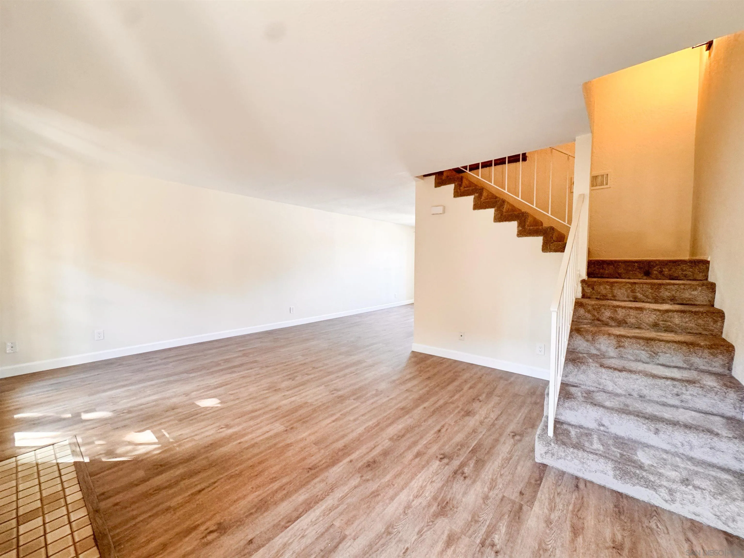 https://cdn.realtyfeed.com/cdn/127/260002612/9b0075d921b06d110e606690e8e1197c.webp