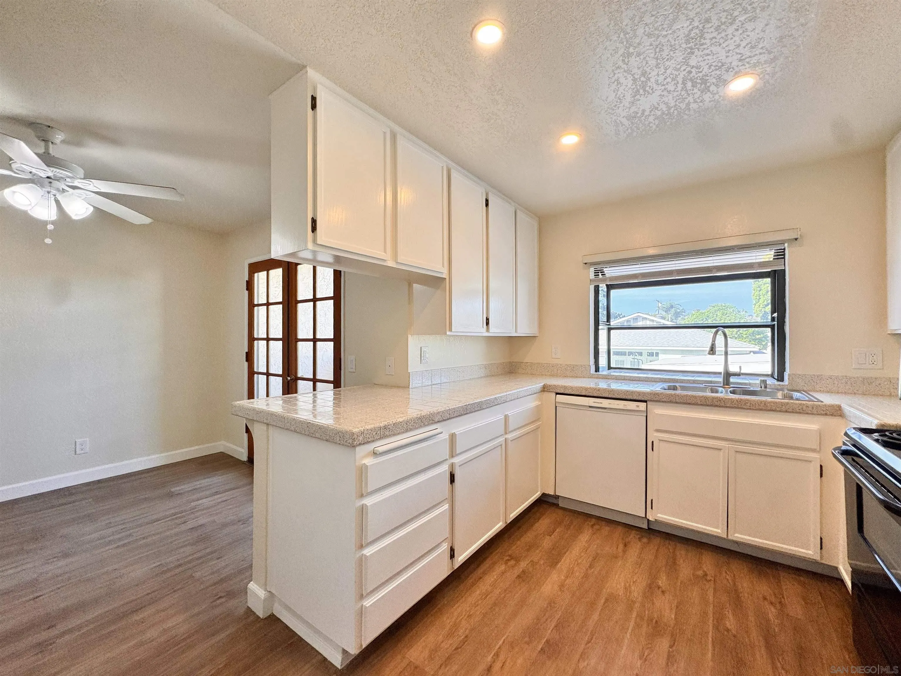 https://cdn.realtyfeed.com/cdn/127/260002612/a18d714ba4b76f990cf91a3c59112220.webp