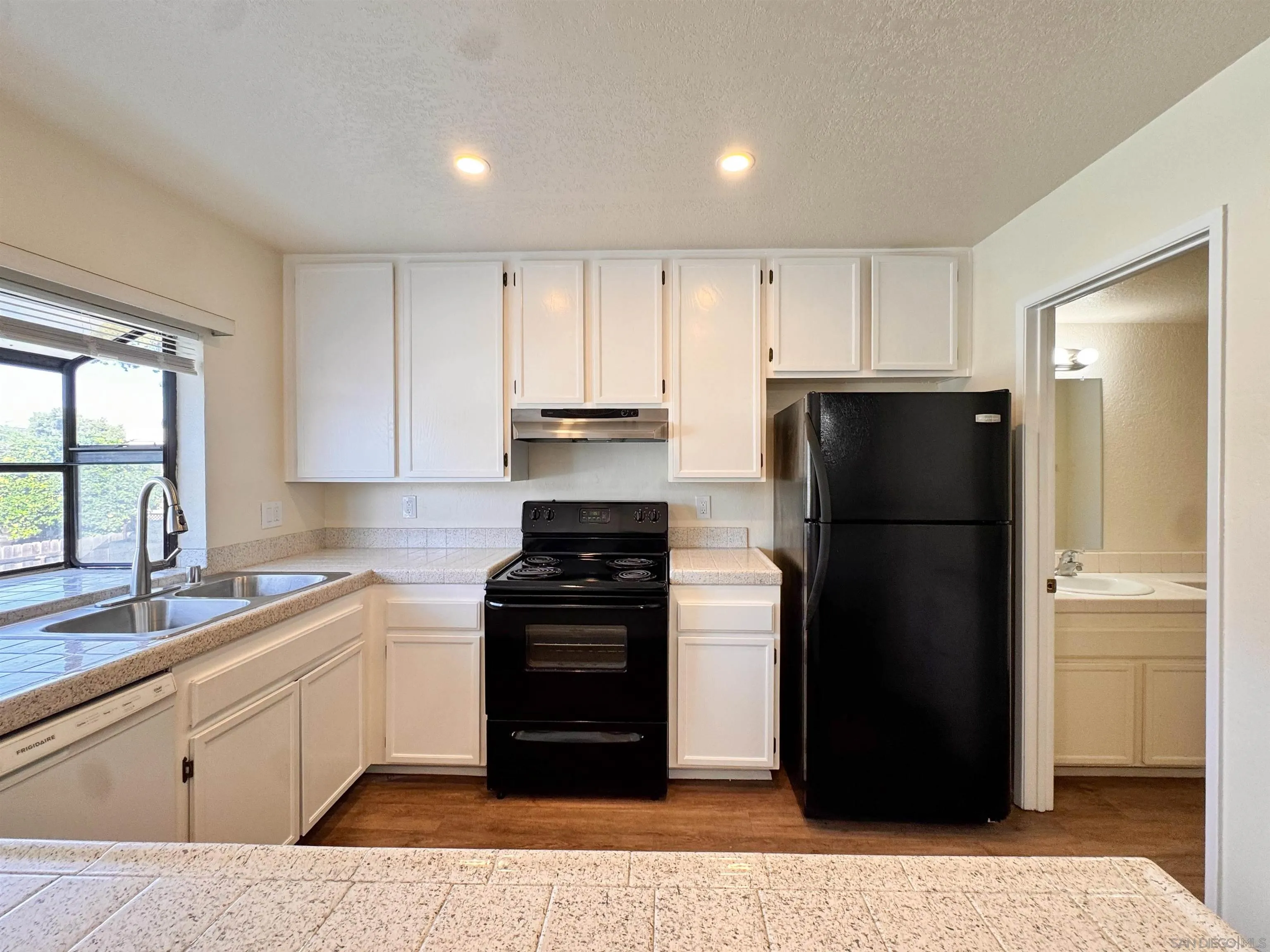 https://cdn.realtyfeed.com/cdn/127/260002612/c376dda1aa5f593606a972c4b28d50dd.webp