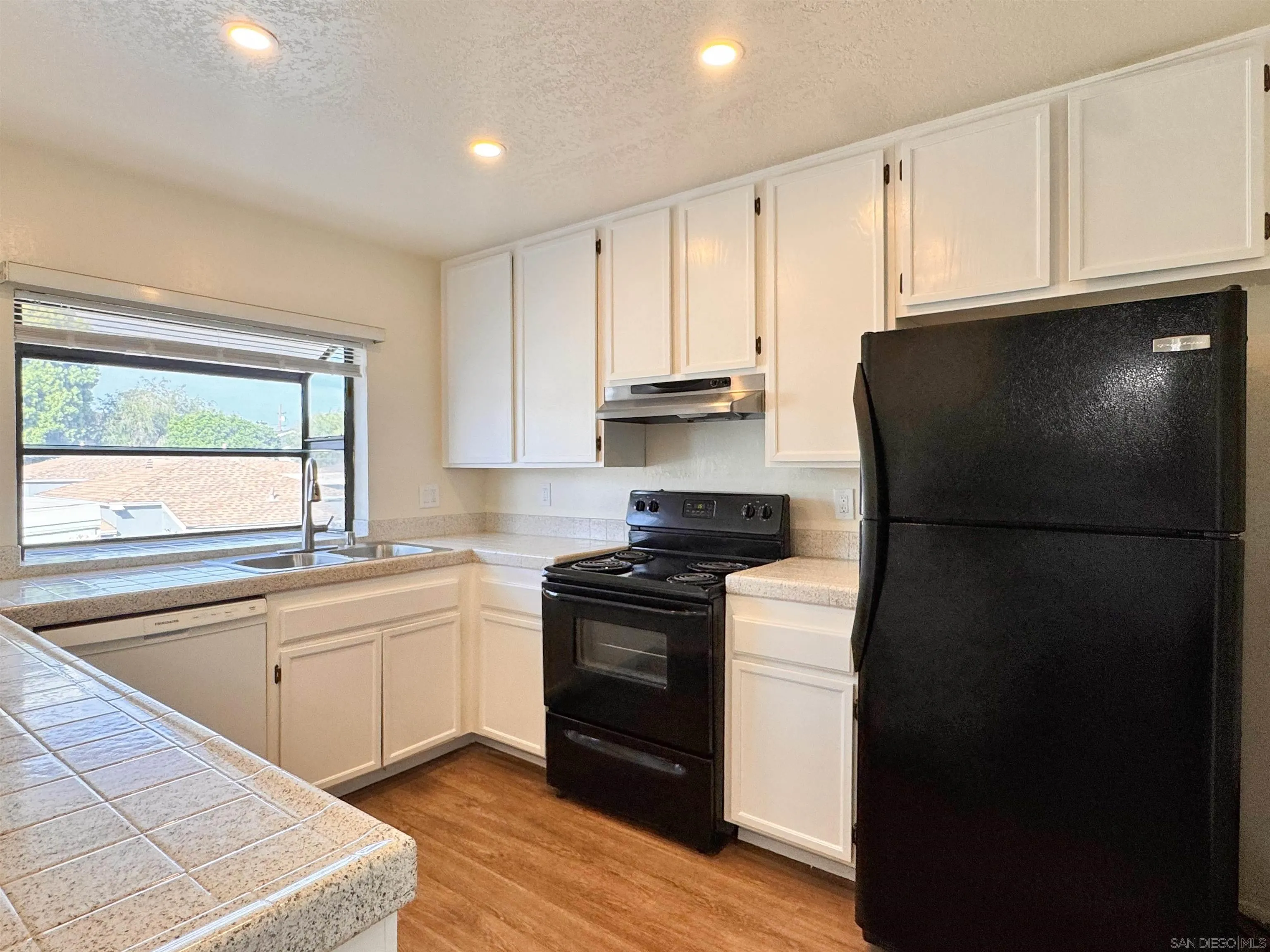 https://cdn.realtyfeed.com/cdn/127/260002612/d778842644e12bb900202d72a7d078f2.webp