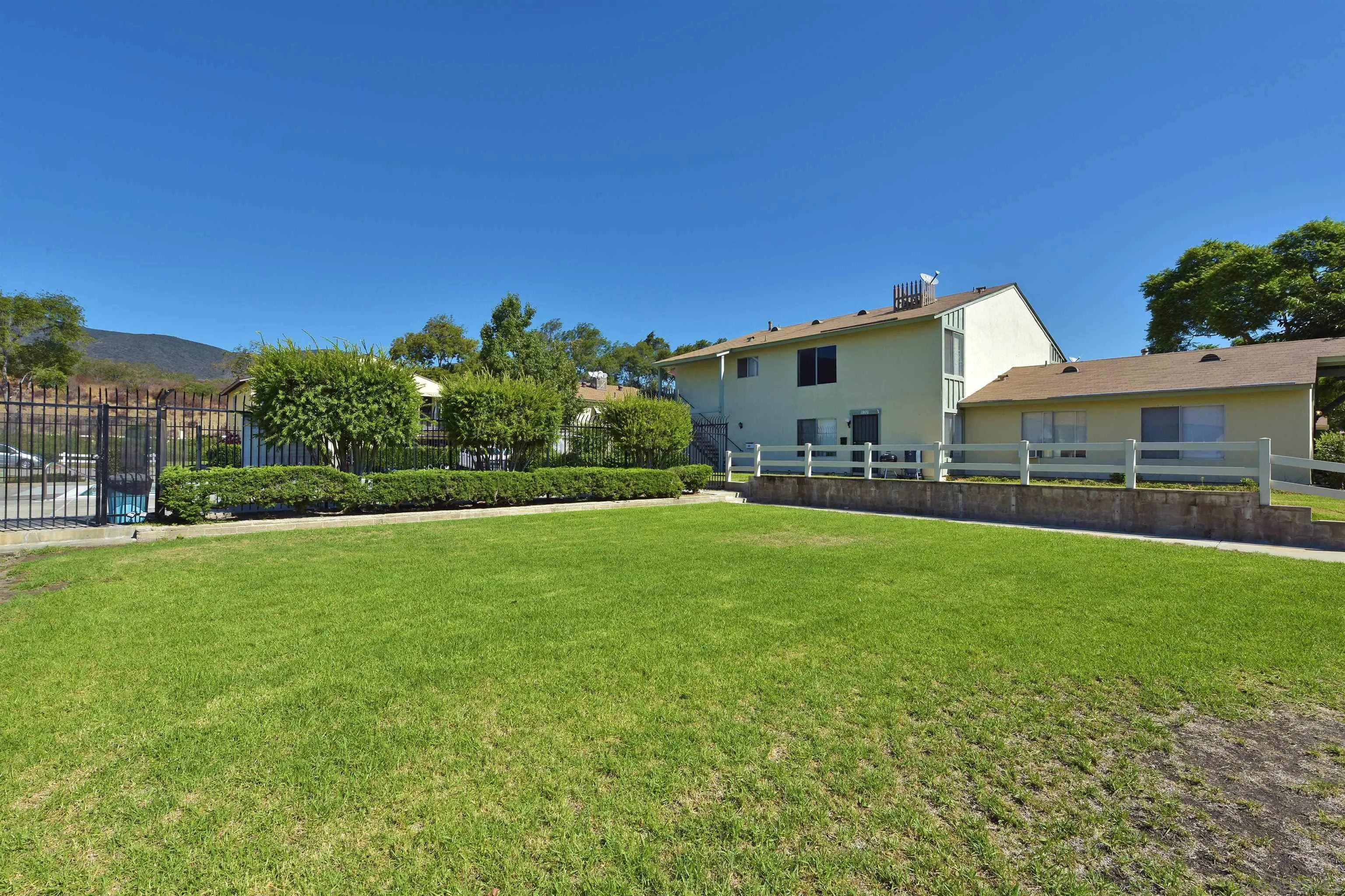 https://cdn.realtyfeed.com/cdn/127/260002613/470caa21c214c92e0f34d6f7f931a6c3.webp