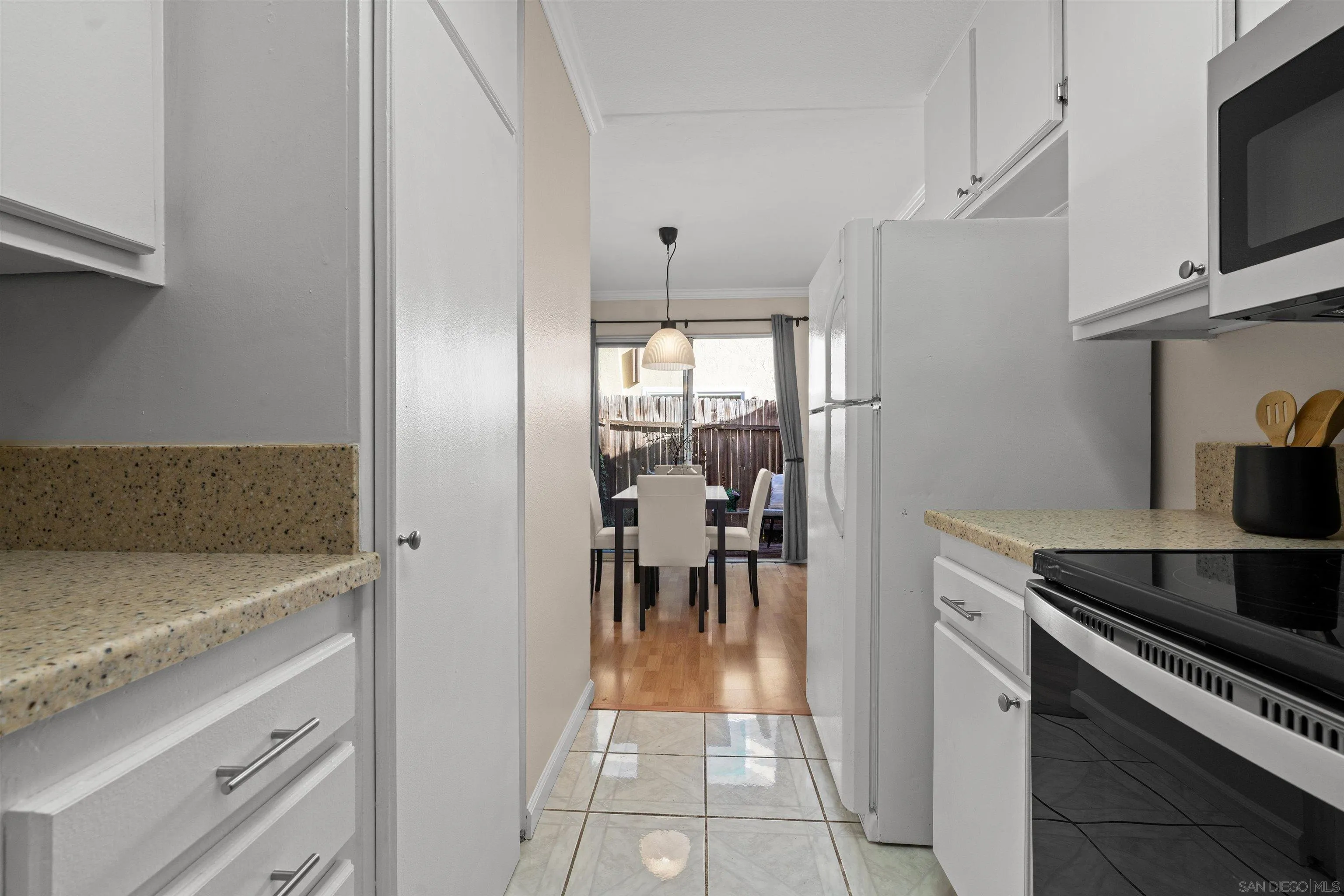 https://cdn.realtyfeed.com/cdn/127/260002613/841585f39946c95b53db7a97b89b8549.webp