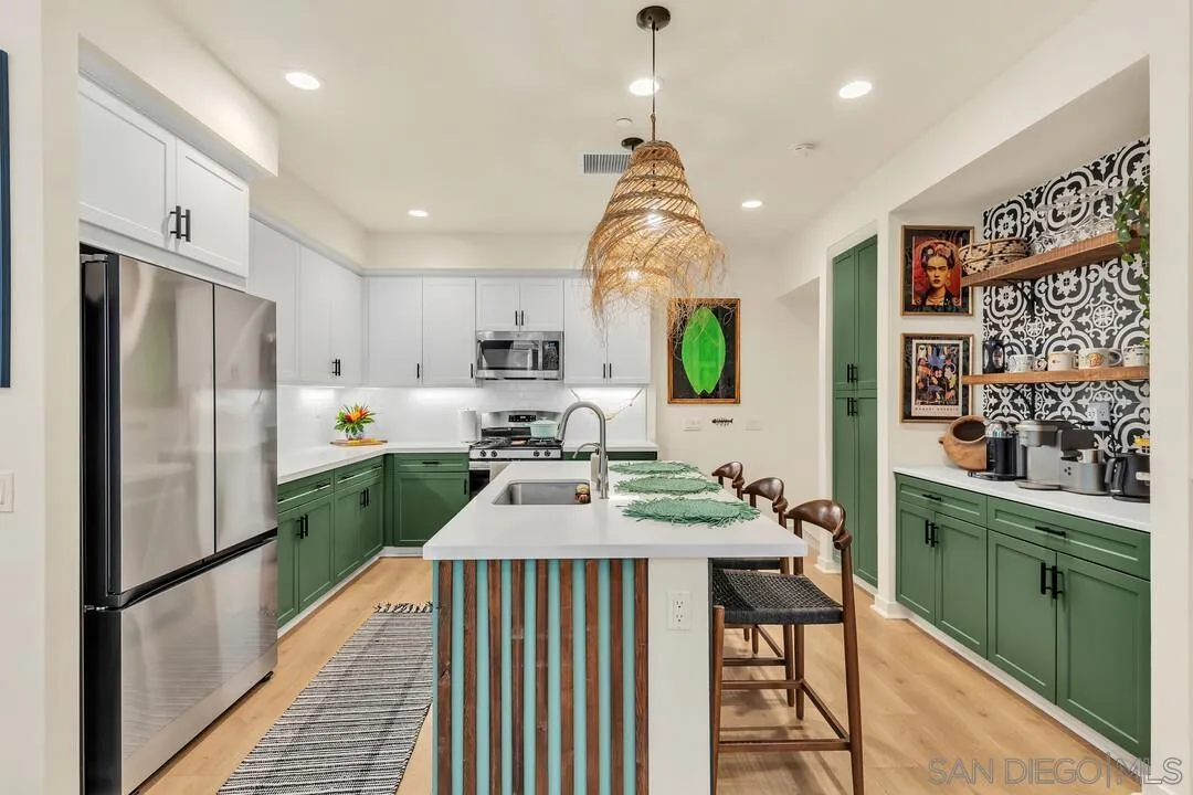 https://cdn.realtyfeed.com/cdn/127/260002618/92b58c3789bfb0ae1aa6400f0a27302f.webp
