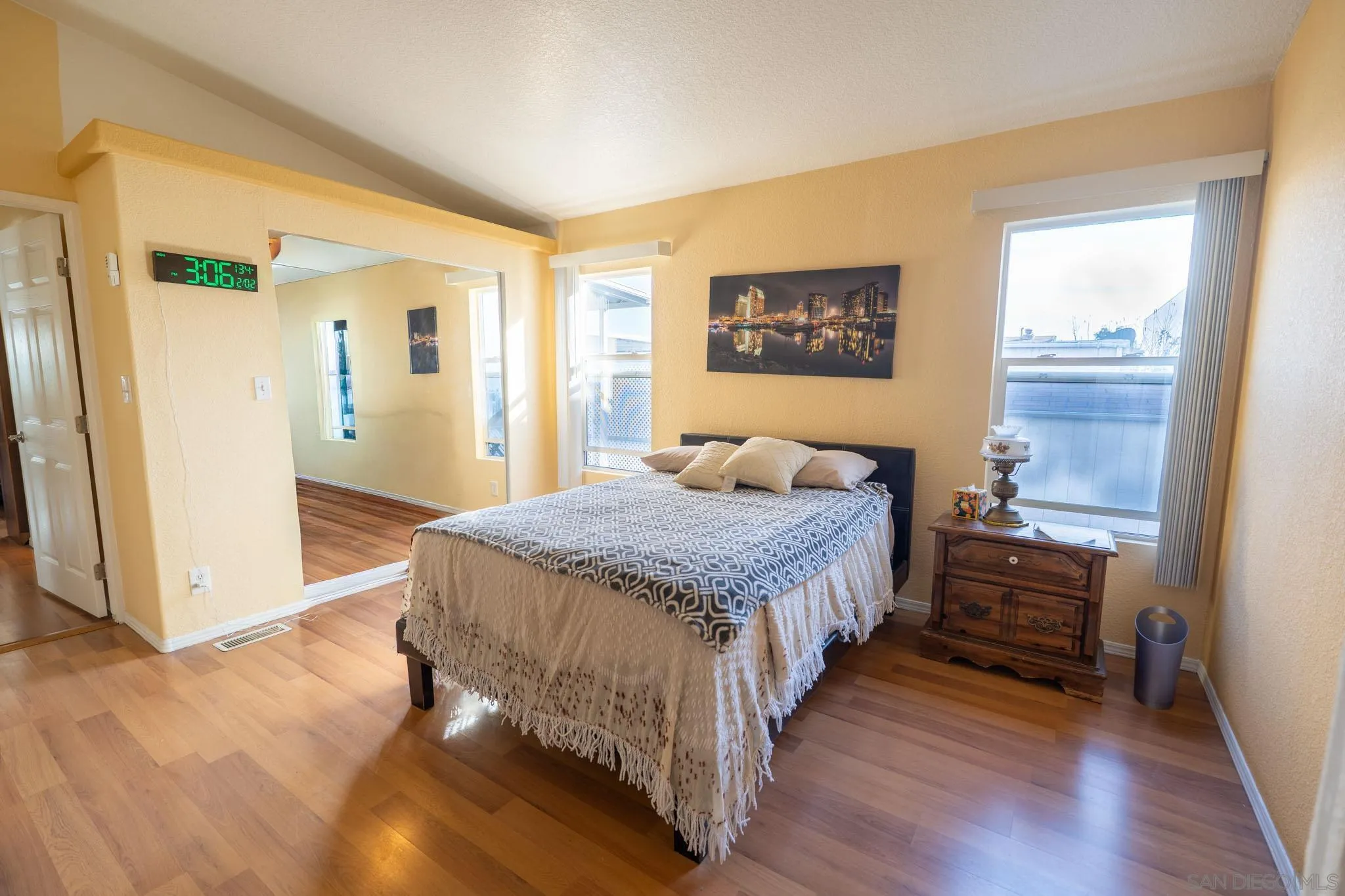 https://cdn.realtyfeed.com/cdn/127/260002623/21d35b4119db723784b90b65b6240b09.webp