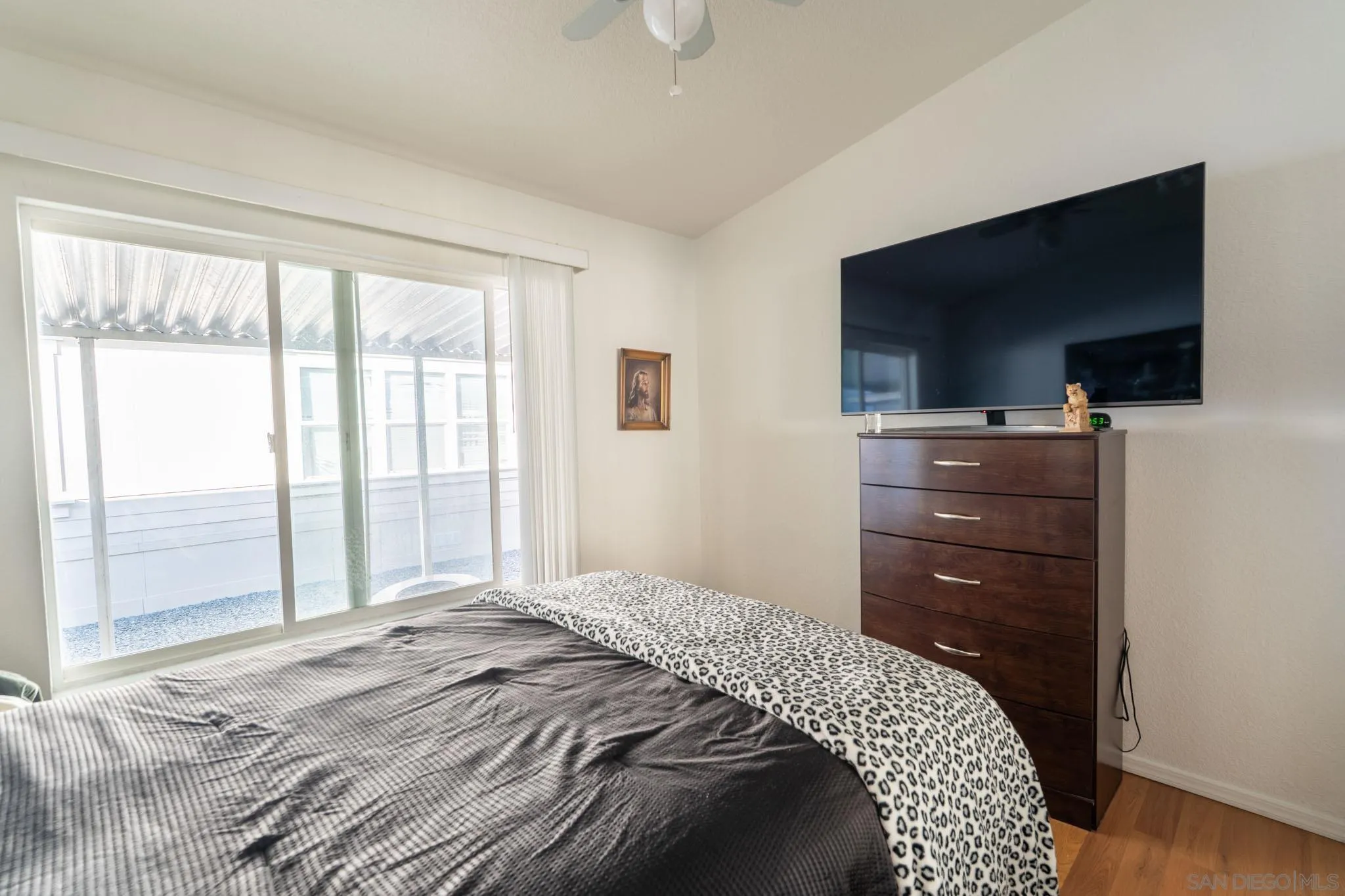 https://cdn.realtyfeed.com/cdn/127/260002623/8f60d40b3aea04a51e11bca5e0a69b67.webp