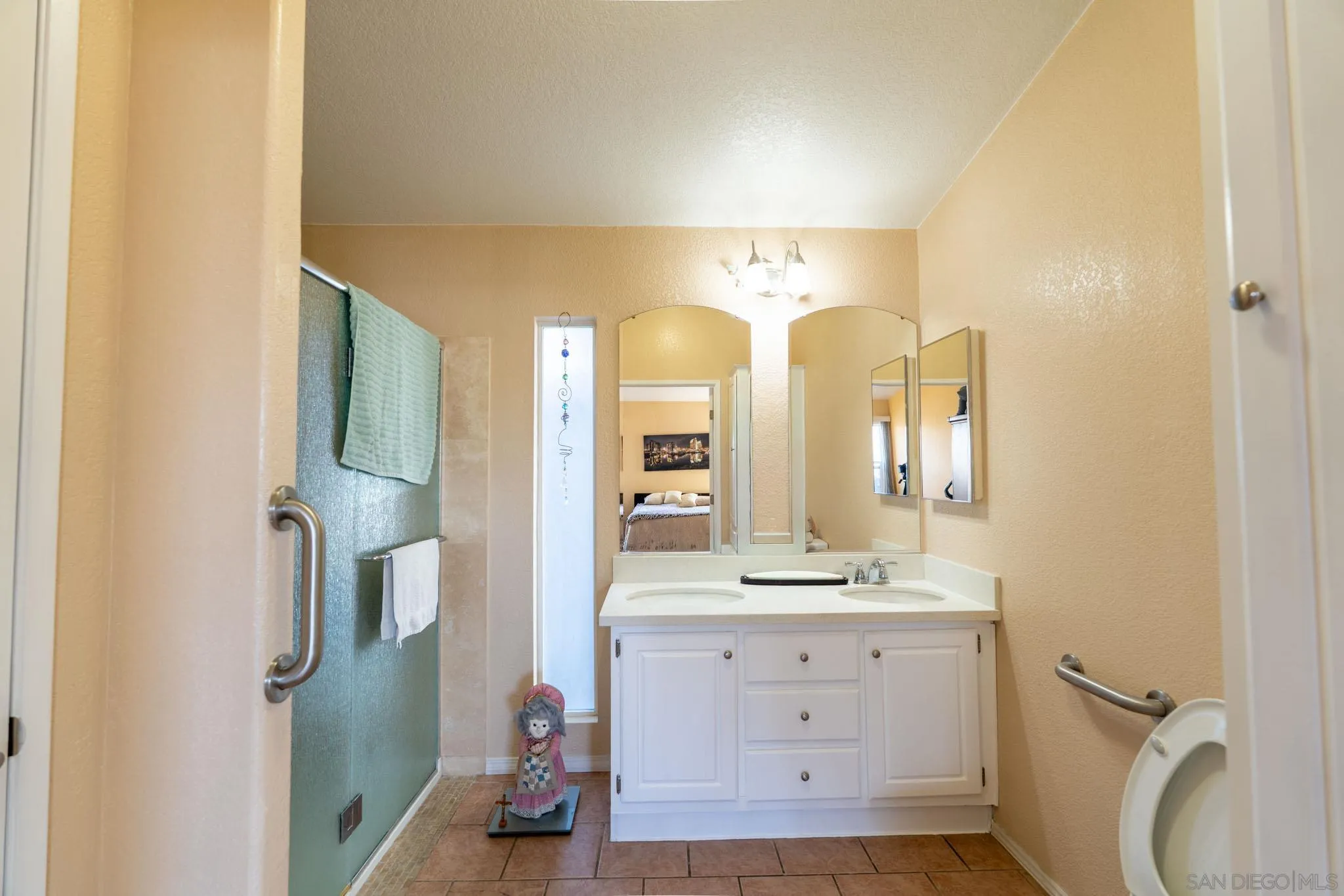 https://cdn.realtyfeed.com/cdn/127/260002623/ee4b27c61947fa9a3ad66afe3c460481.webp