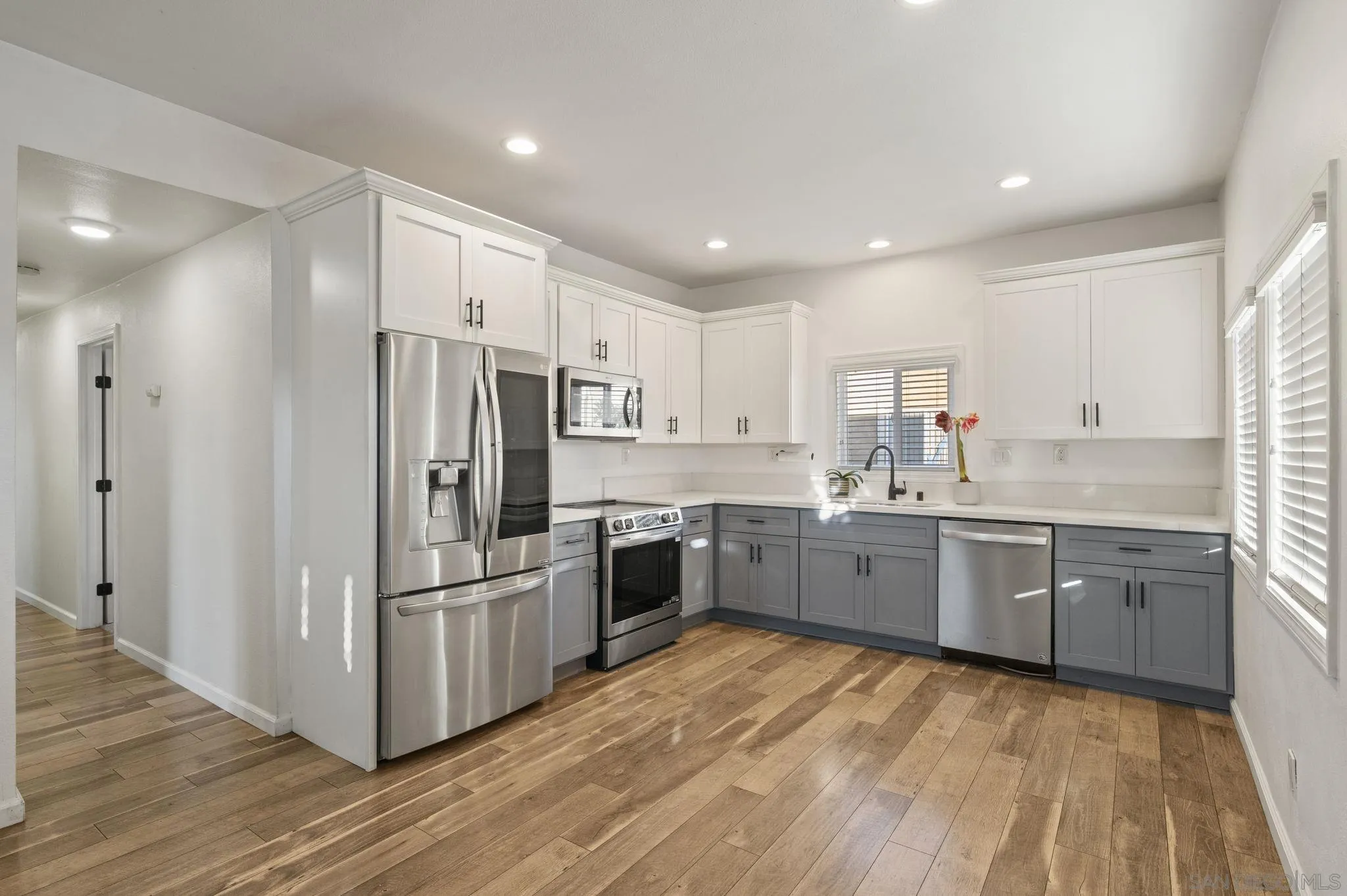 https://cdn.realtyfeed.com/cdn/127/260002632/420f438cdebd423919c2212a8678beb0.webp