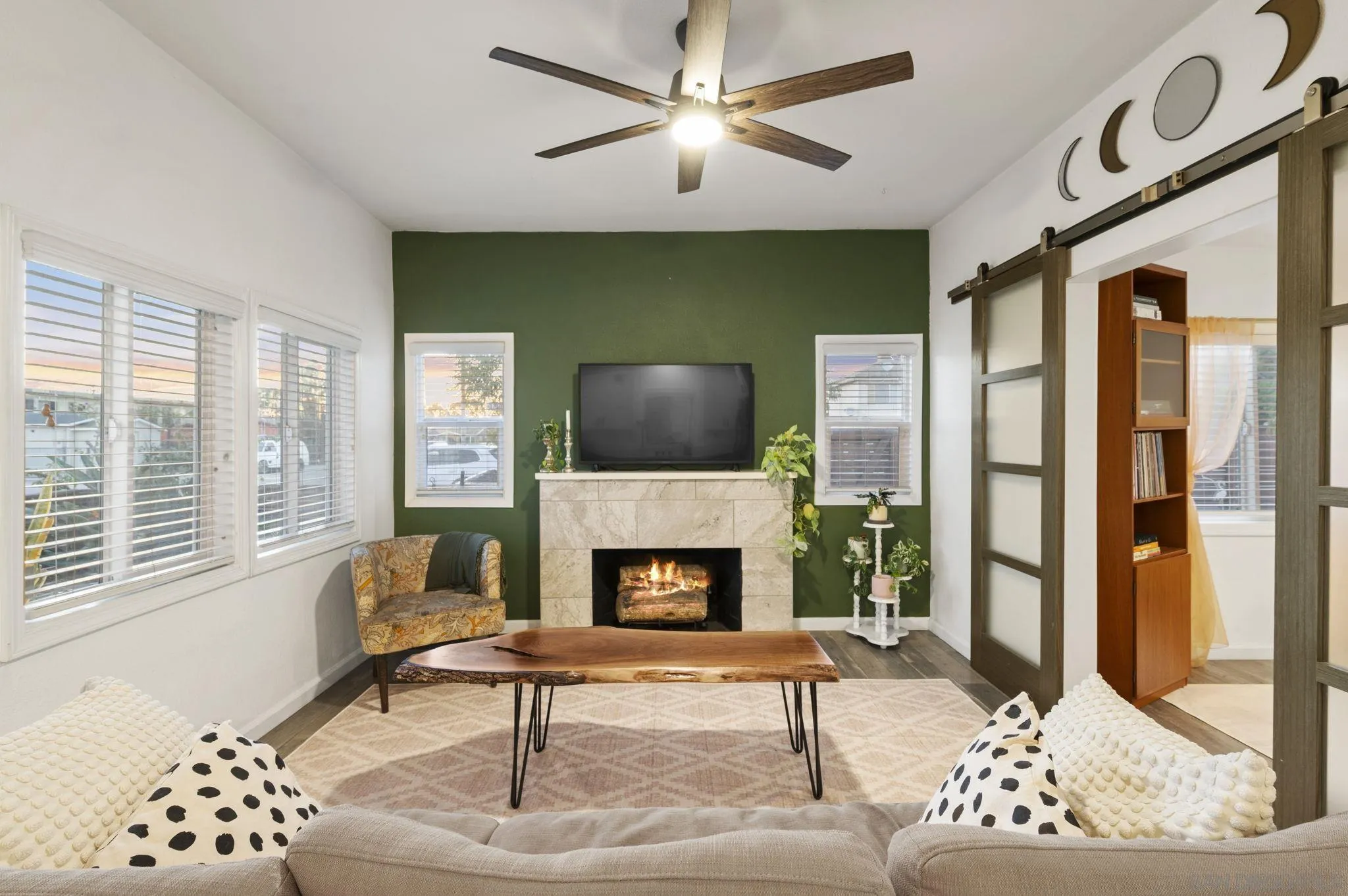 https://cdn.realtyfeed.com/cdn/127/260002632/72742603b7ab04e9a707431356dba406.webp