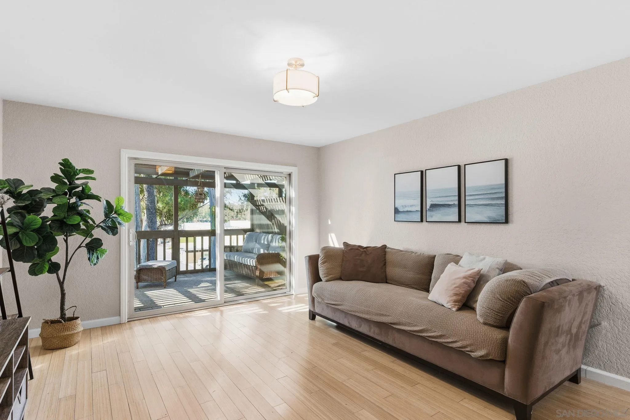 https://cdn.realtyfeed.com/cdn/127/260002641/c6d20e1278c0d71b158cea932c3c0470.webp