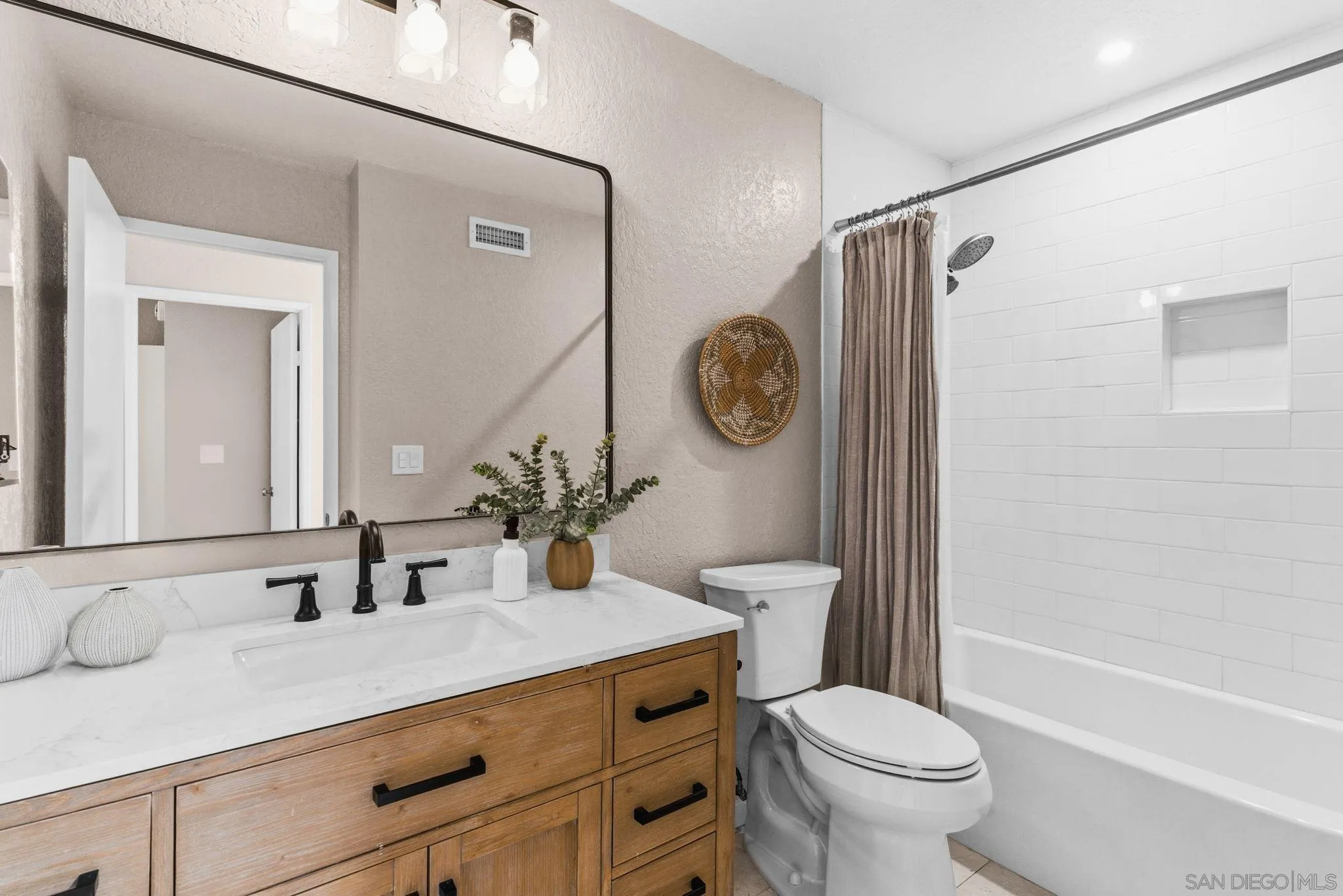 https://cdn.realtyfeed.com/cdn/127/260002641/ce14070aad8b3275396cbd430eaa4fb5.webp