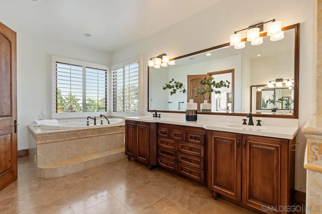 https://cdn.realtyfeed.com/cdn/127/260002643/601cbc3096f855b646b50f42bd8ab31e.webp