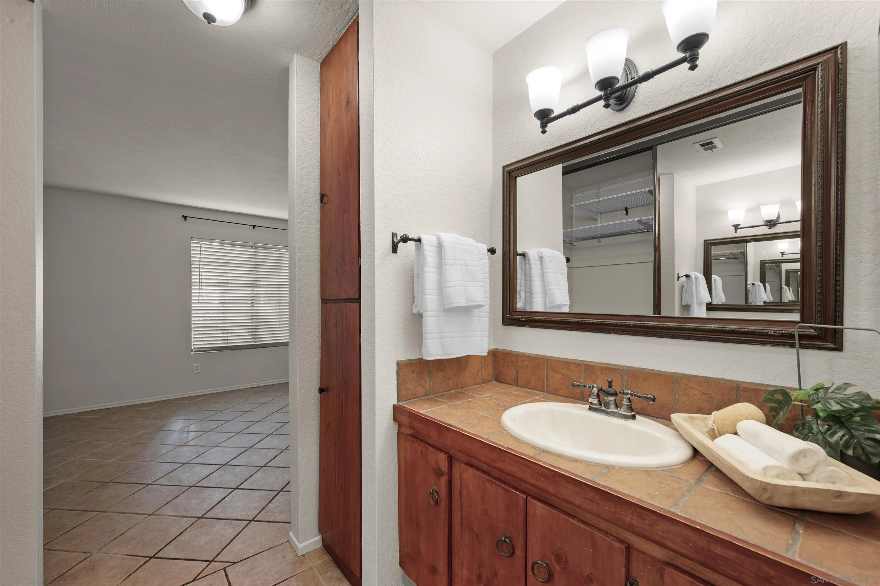 https://cdn.realtyfeed.com/cdn/127/260002651/0ca80a8cde11c314ed8979c69bae7008.webp