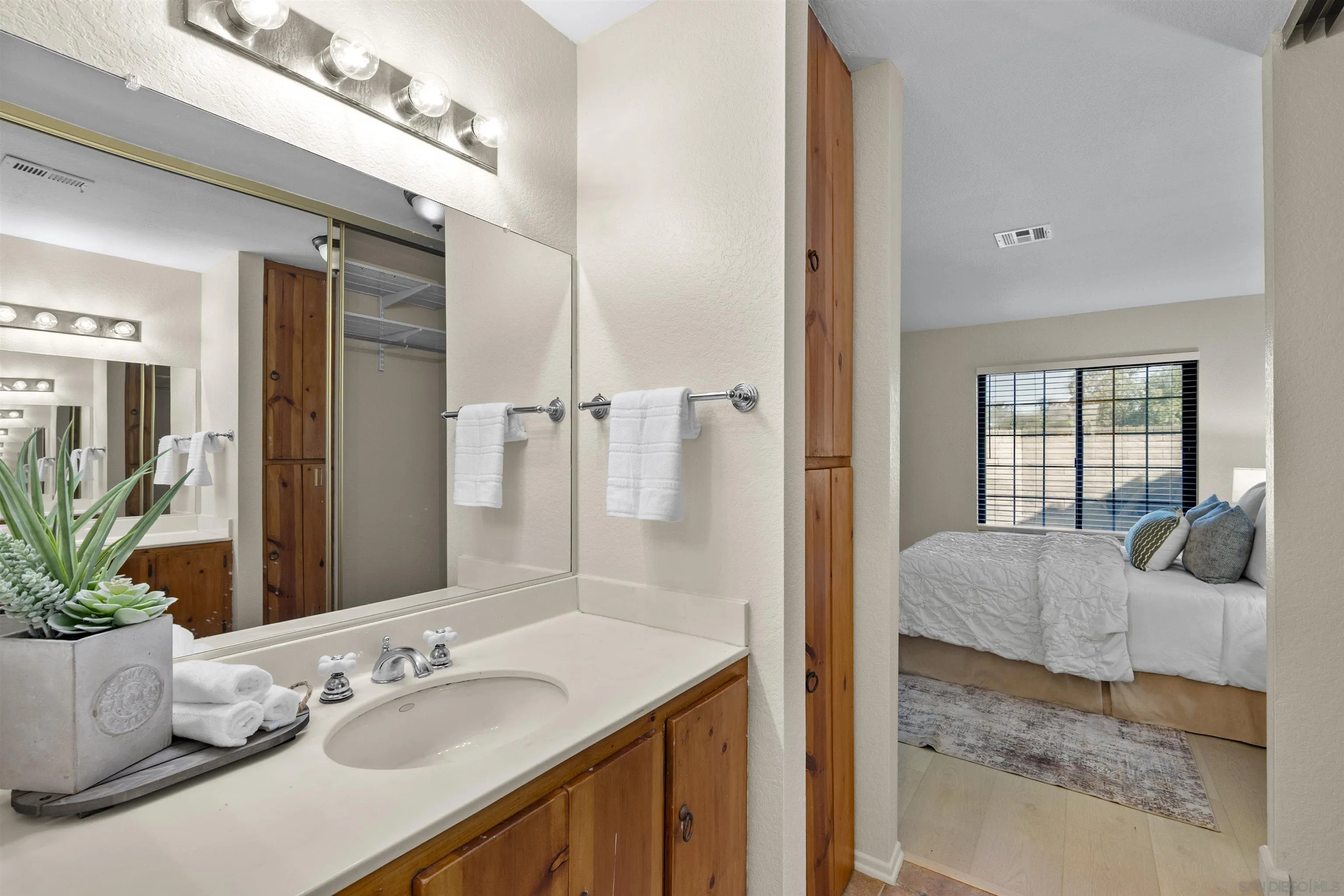 https://cdn.realtyfeed.com/cdn/127/260002651/50d7e1541e208ea23065a833fe616a98.webp