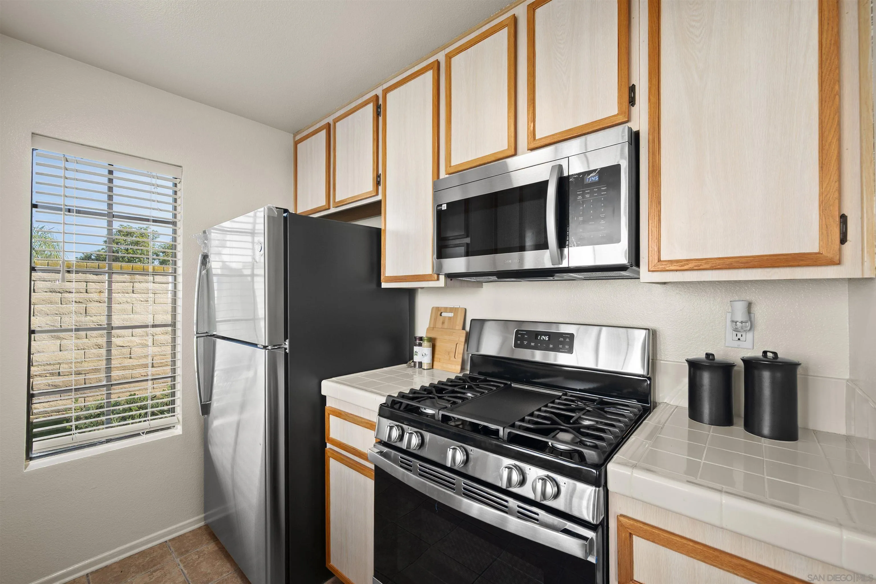 https://cdn.realtyfeed.com/cdn/127/260002651/5f9793cafb73f8a0bff70baf113e0acc.webp