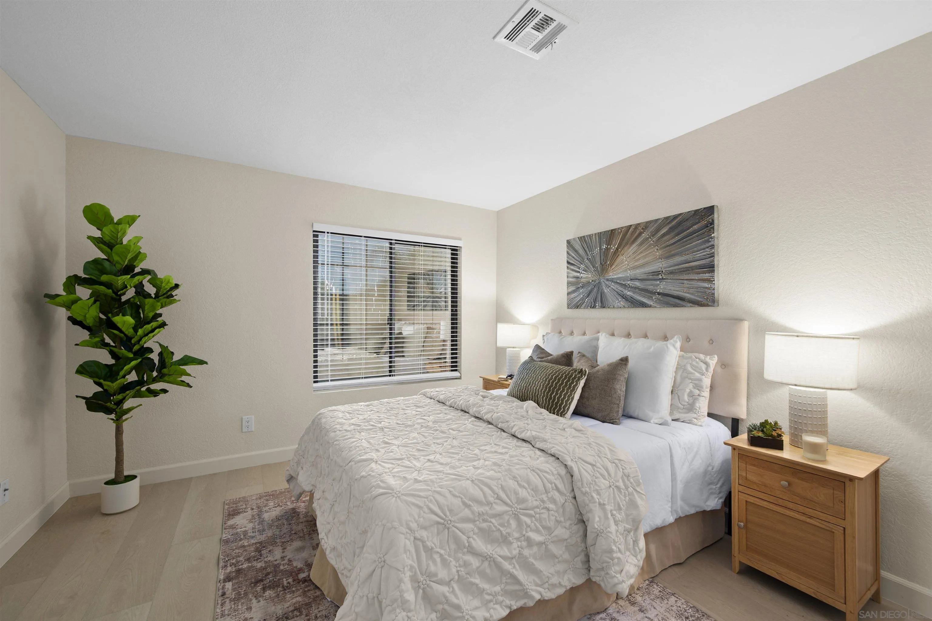 https://cdn.realtyfeed.com/cdn/127/260002651/711863bff00cb426d733d822270dc7d9.webp