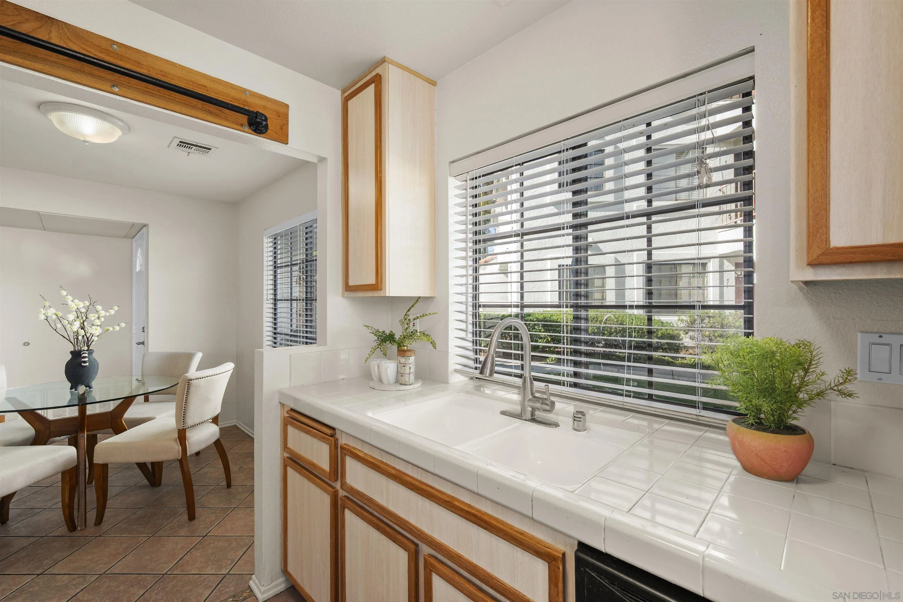 https://cdn.realtyfeed.com/cdn/127/260002651/8bff2db57a8217fd5359d28437f25a9e.webp