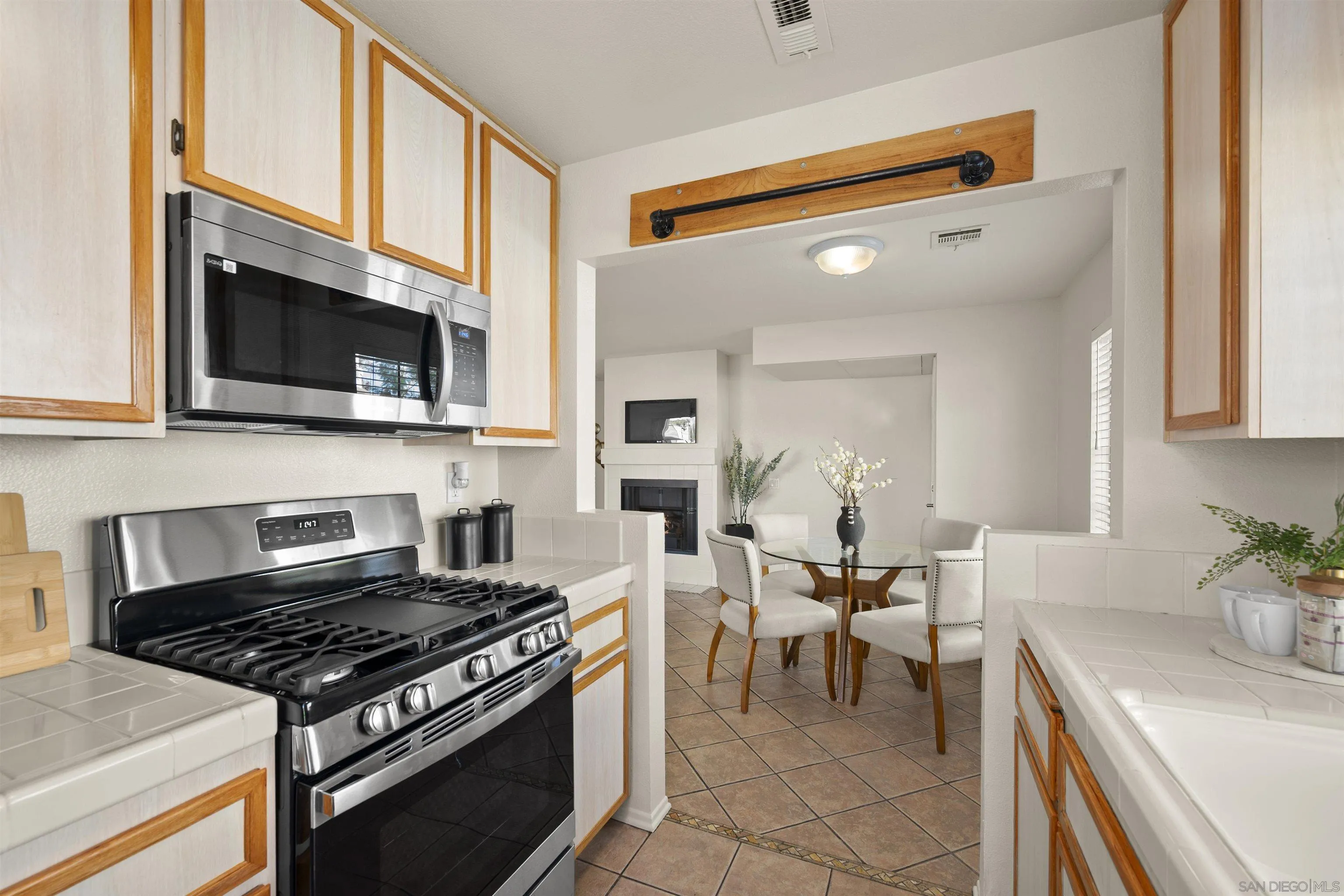 https://cdn.realtyfeed.com/cdn/127/260002651/c3bcc28860da260c55aa5cab3708c9ce.webp
