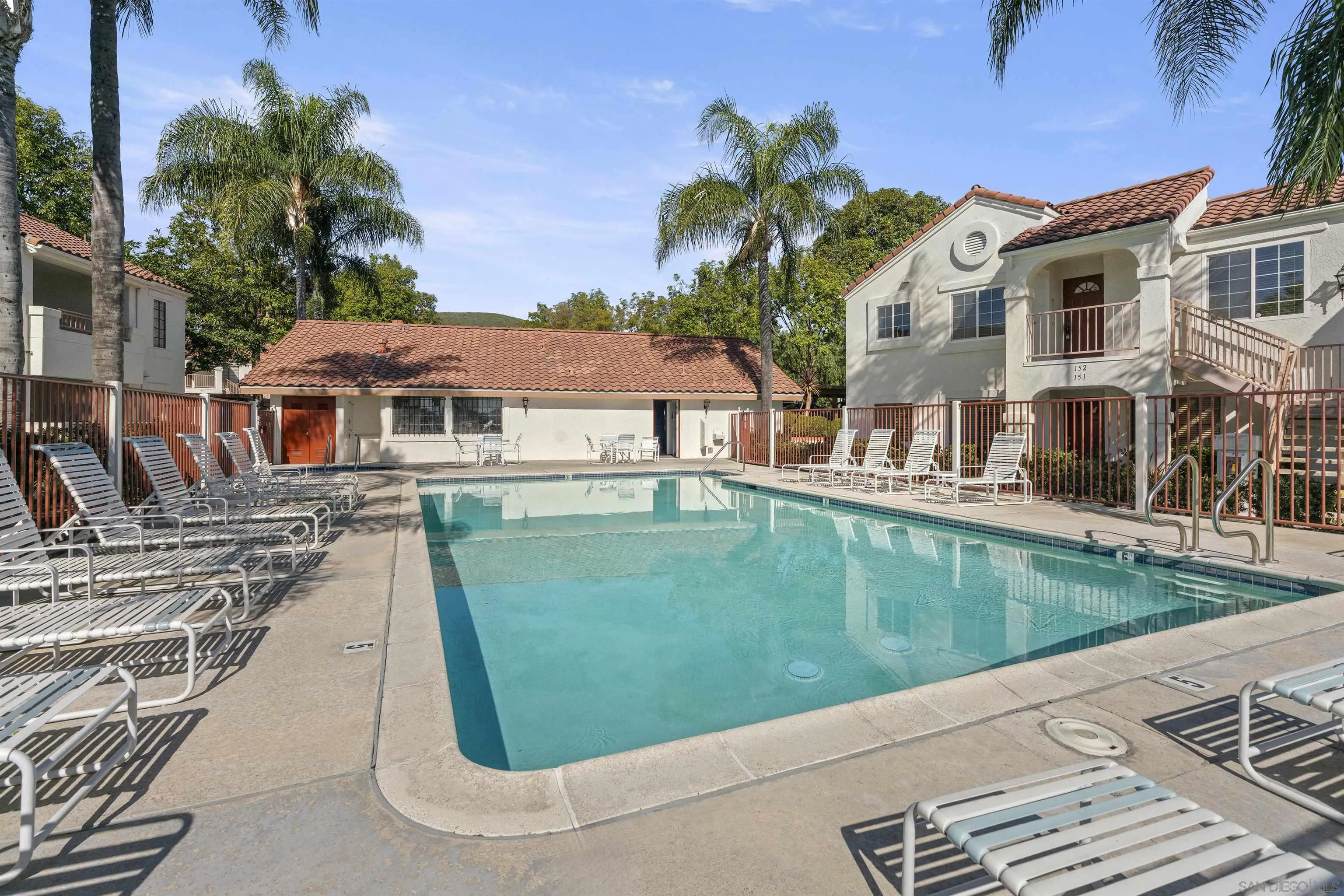 https://cdn.realtyfeed.com/cdn/127/260002651/dc801342f16751c62c185f39a08ddf82.webp