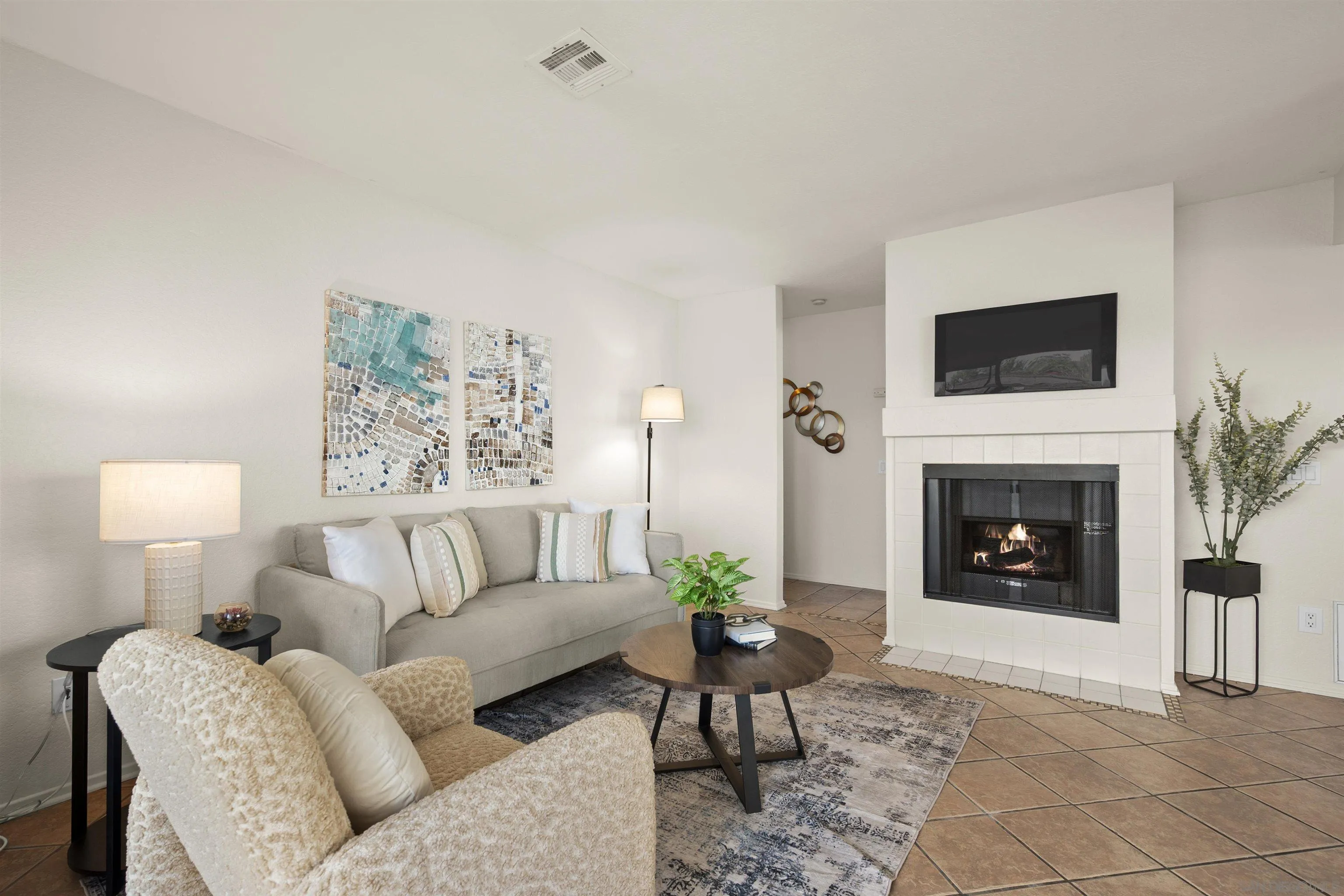https://cdn.realtyfeed.com/cdn/127/260002651/e746547a2eabb7acc240b0298e16fb09.webp