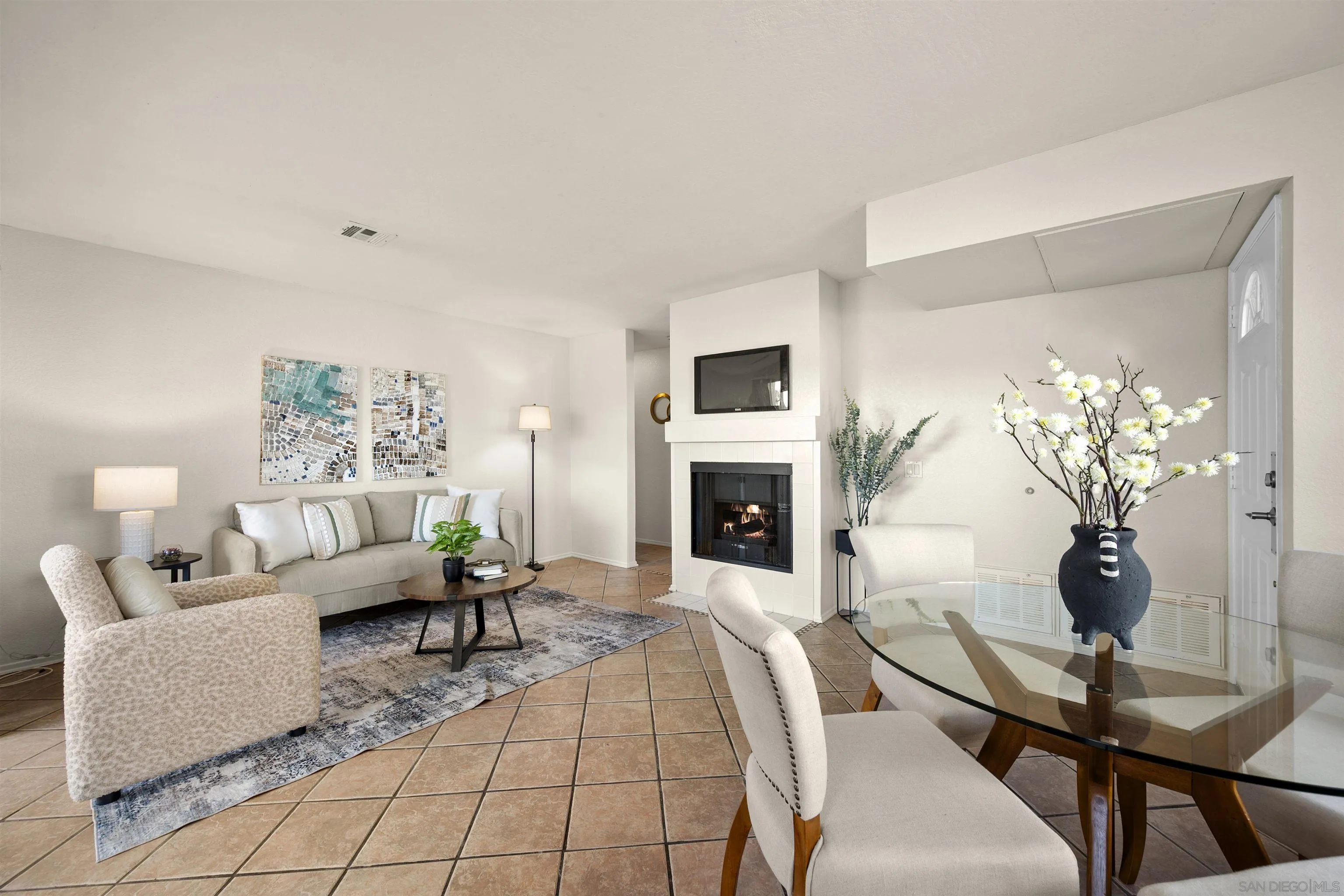 https://cdn.realtyfeed.com/cdn/127/260002651/eec87933f95316a68f41fc78c6666537.webp