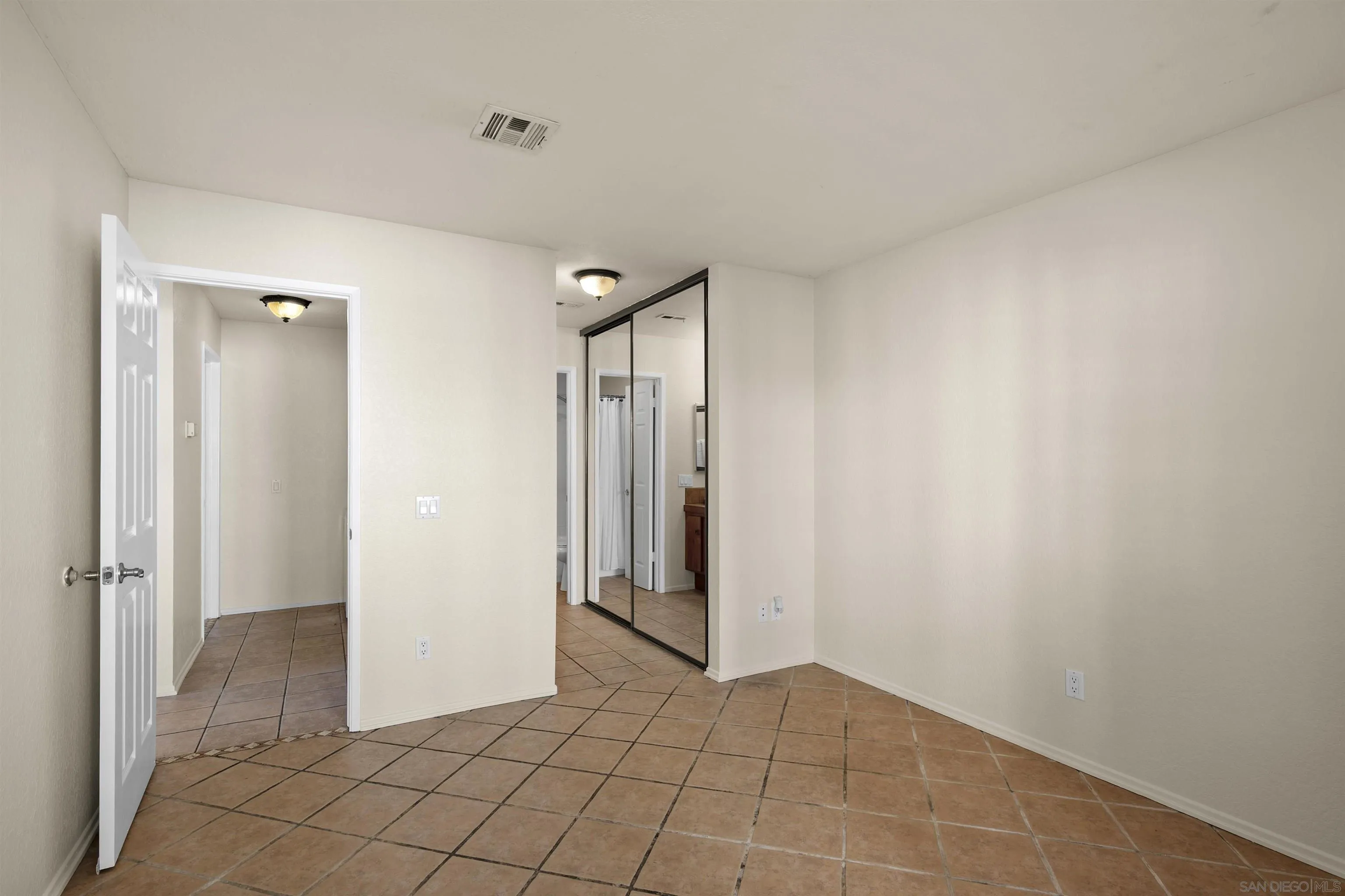 https://cdn.realtyfeed.com/cdn/127/260002651/f526cc18ab5c4b372a0d29cfa621f966.webp