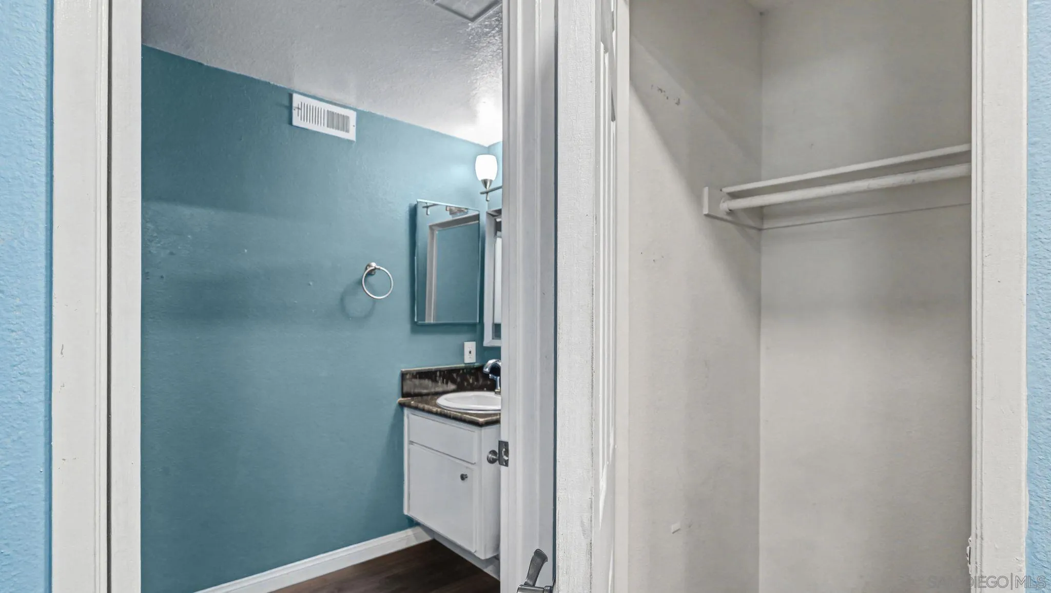https://cdn.realtyfeed.com/cdn/127/260002652/1c9450f1ee1f1123e4de71a45528d049.webp