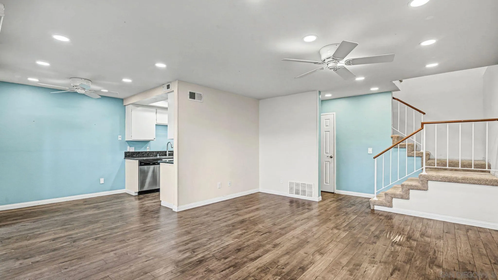 https://cdn.realtyfeed.com/cdn/127/260002652/47248448b3910baf38d8b4093240a981.webp