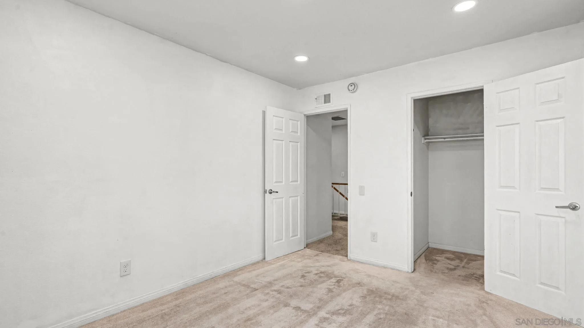 https://cdn.realtyfeed.com/cdn/127/260002652/88883482e981e29c67cc6a9d4aded9ab.webp