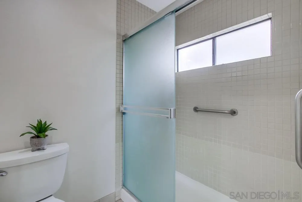 https://cdn.realtyfeed.com/cdn/127/260002675/a941d664000baef1b3b1dda6ab1c65b2.webp