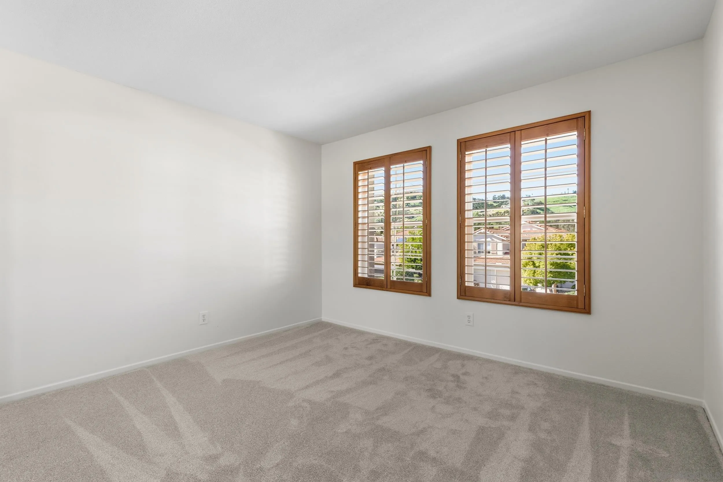 https://cdn.realtyfeed.com/cdn/127/260002676/090d428ed020239360522c2db62b01f6.webp