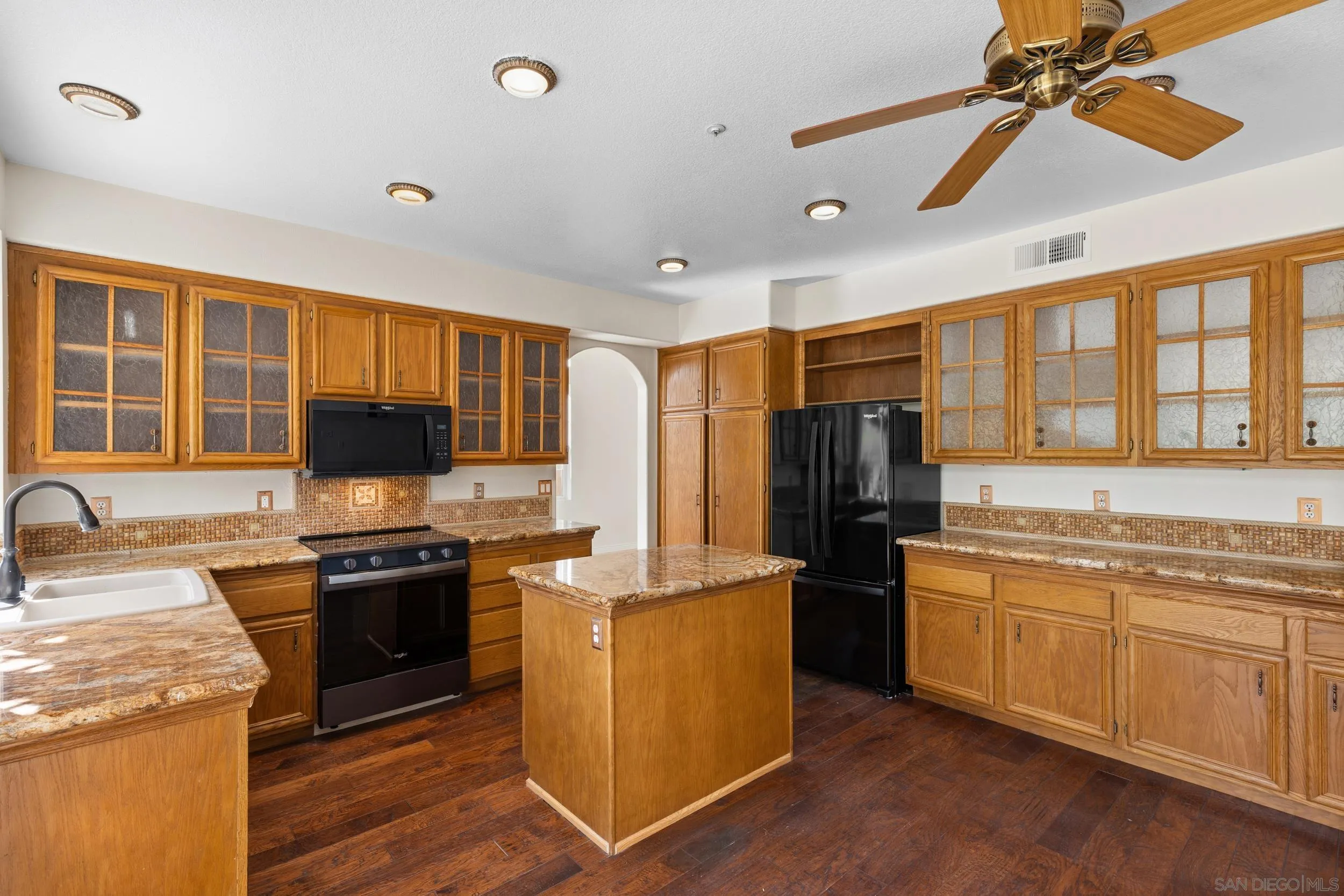 https://cdn.realtyfeed.com/cdn/127/260002676/13fe3d971800b3042d9d5b12a6dc40be.webp