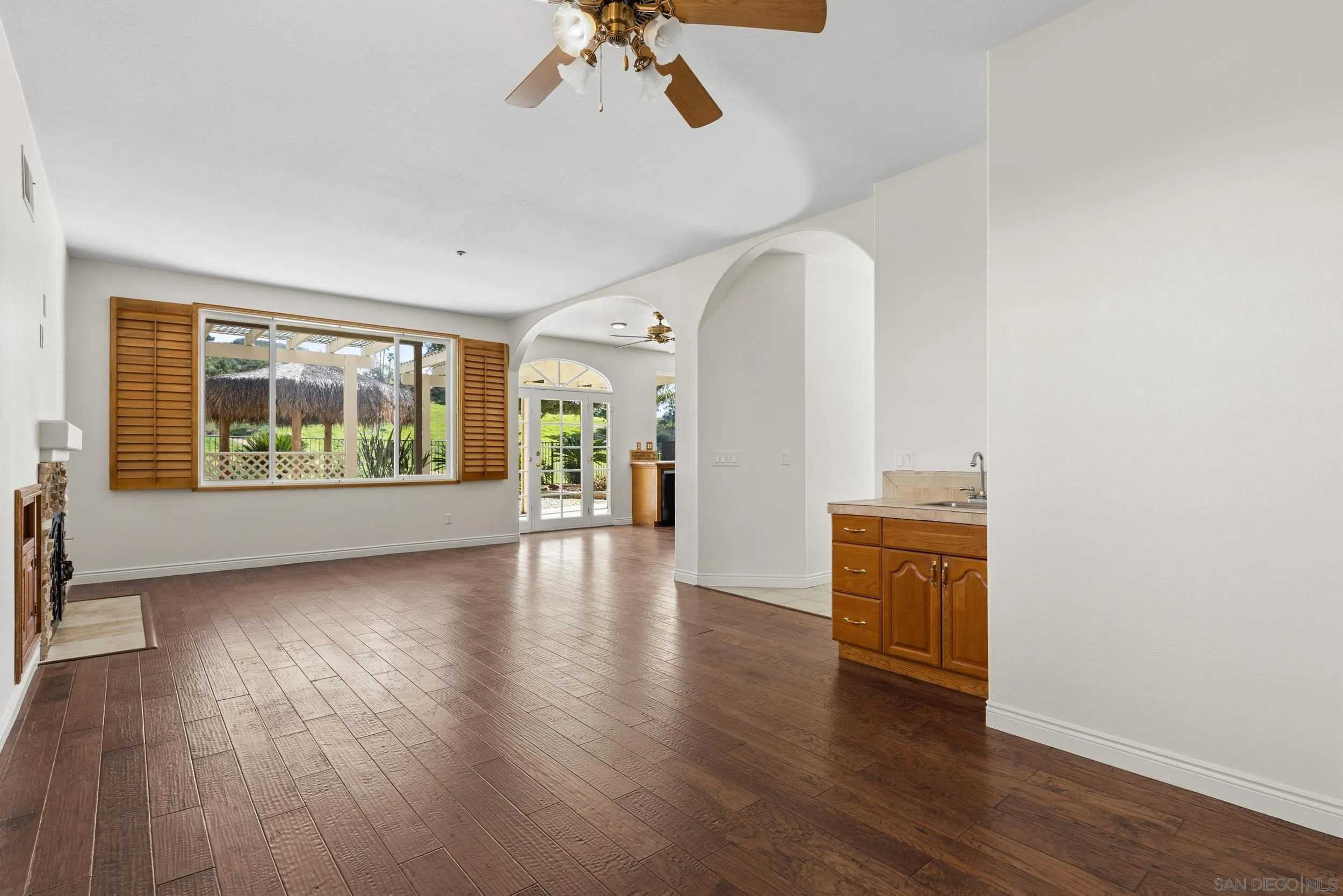 https://cdn.realtyfeed.com/cdn/127/260002676/296f9408f823fd0211c6968aff4c42a3.webp