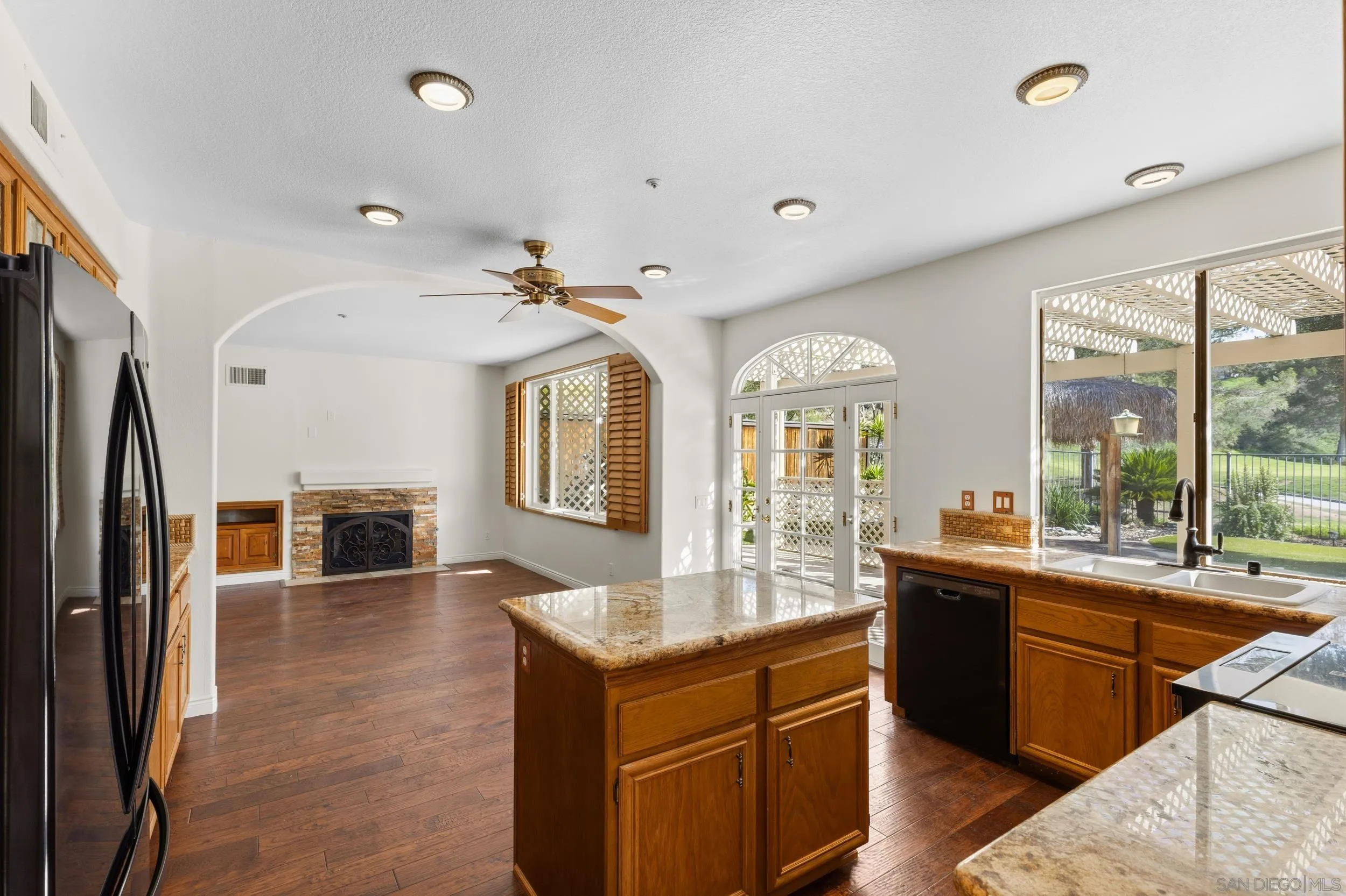 https://cdn.realtyfeed.com/cdn/127/260002676/9ff4715229959255d9936713a6c5113c.webp