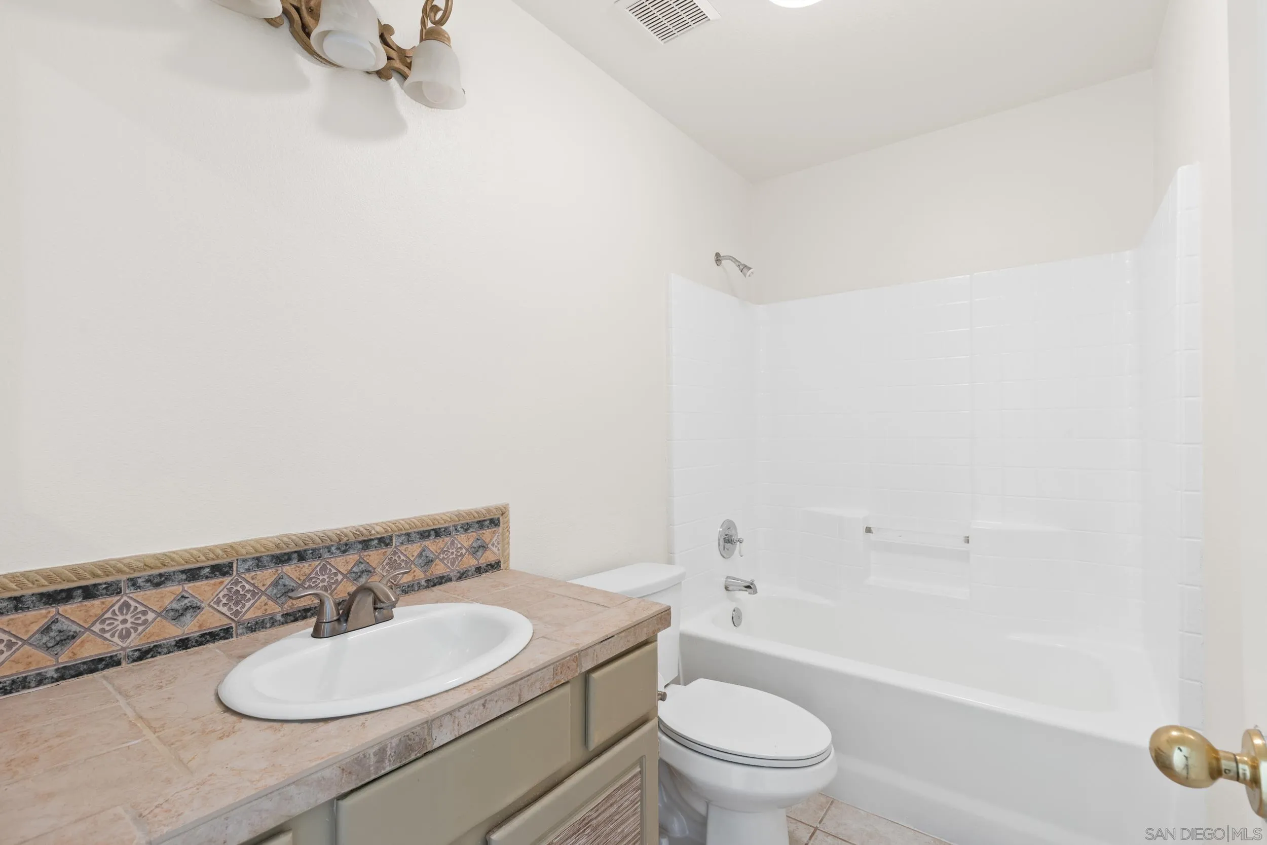 https://cdn.realtyfeed.com/cdn/127/260002676/aea68c61987028c21b618d2e10daf913.webp