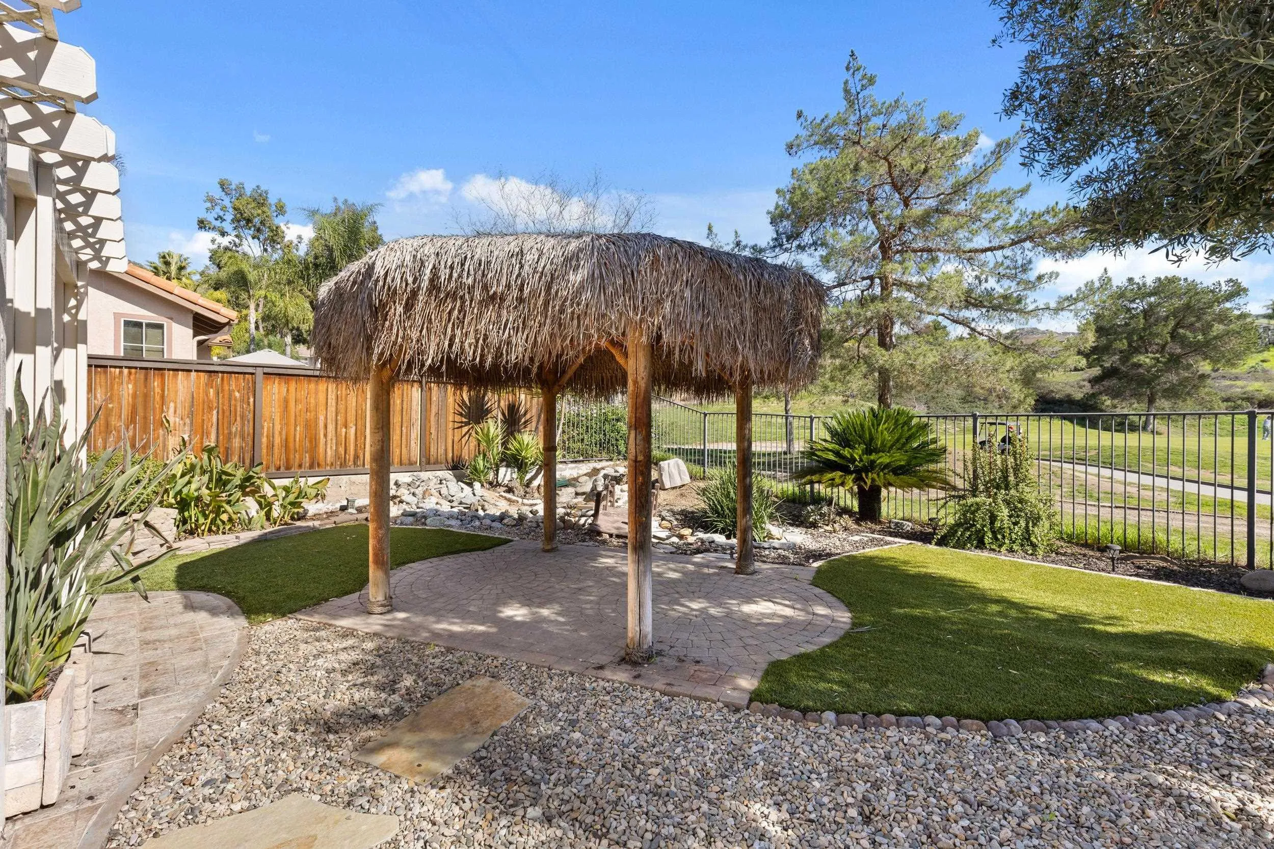 https://cdn.realtyfeed.com/cdn/127/260002676/cebf7f3f6c4be8c63b10491275842f88.webp