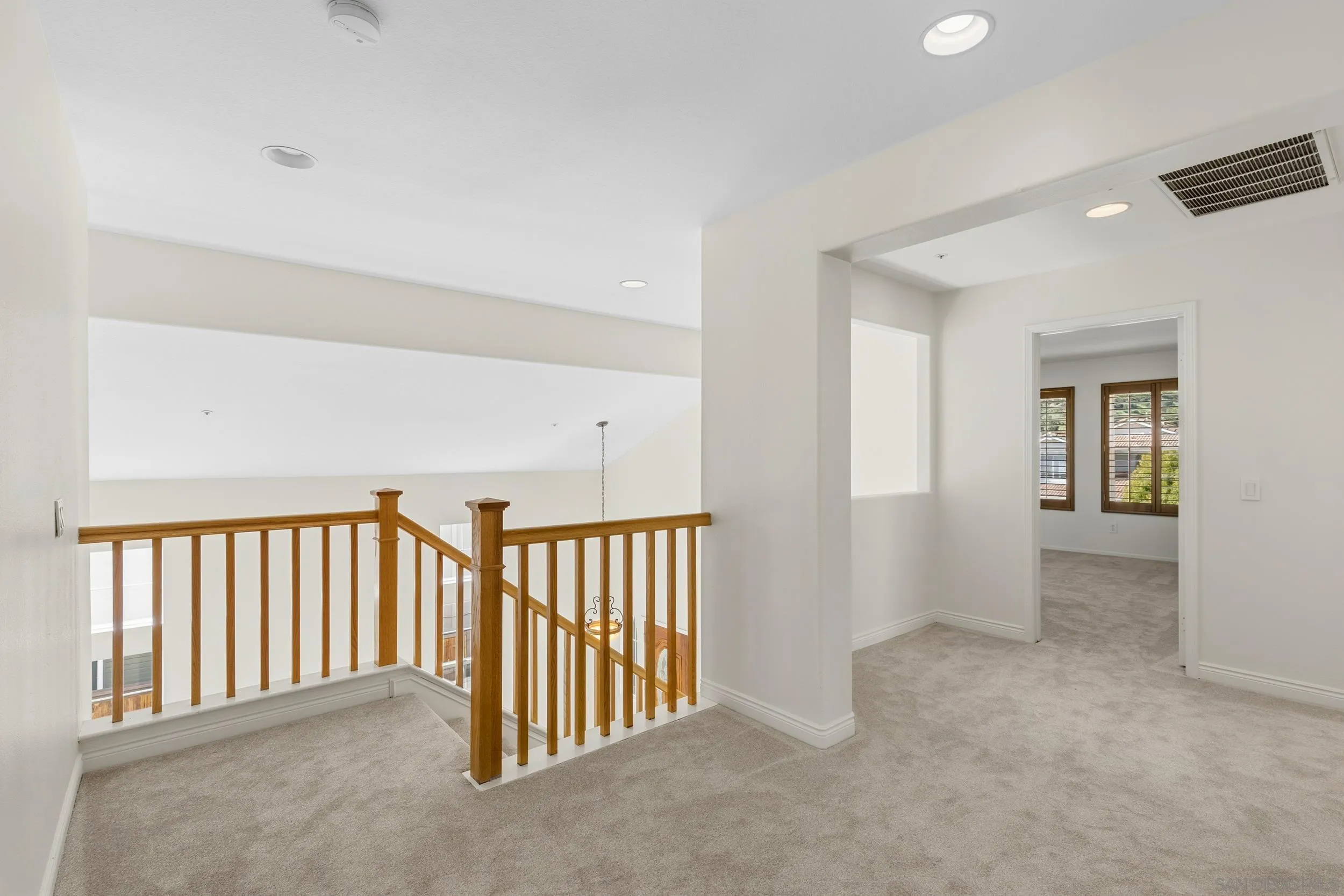 https://cdn.realtyfeed.com/cdn/127/260002676/e5cceb6684d62a4c3f1873bd4ee6b958.webp