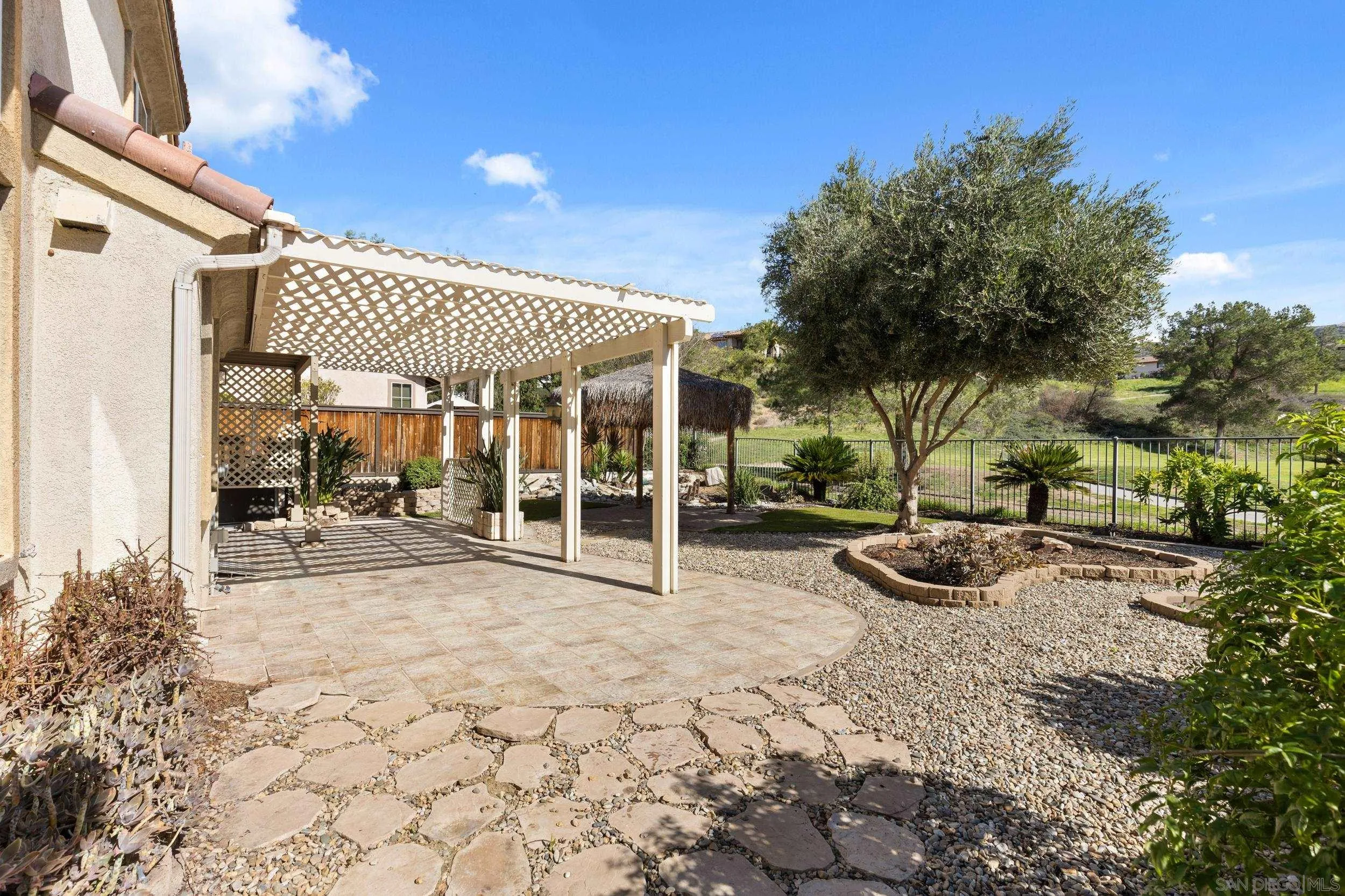 https://cdn.realtyfeed.com/cdn/127/260002676/ed7e179195d4500f6b864e2cf6baa31d.webp