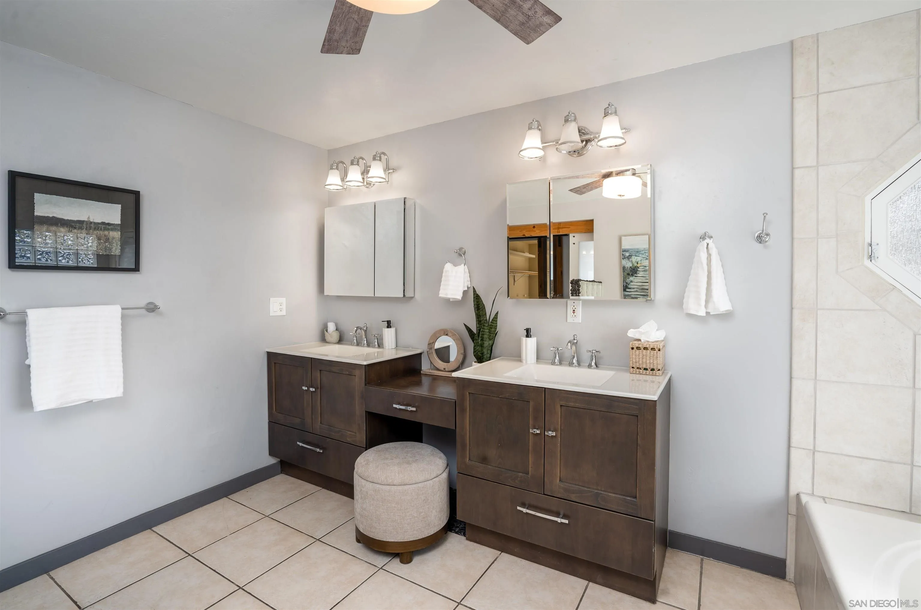 https://cdn.realtyfeed.com/cdn/127/260002677/34ac18a0bcd8f414614e97f6b5492aa8.webp