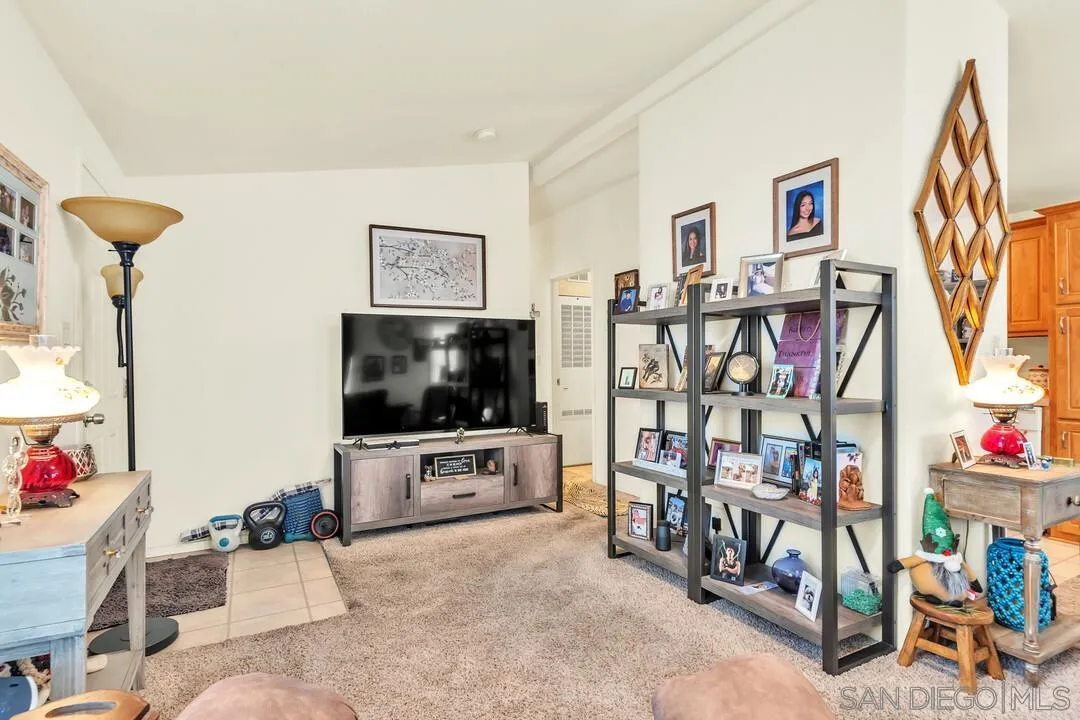 https://cdn.realtyfeed.com/cdn/127/260002690/19aa8d16322b2fbce00e933966b21f24.webp