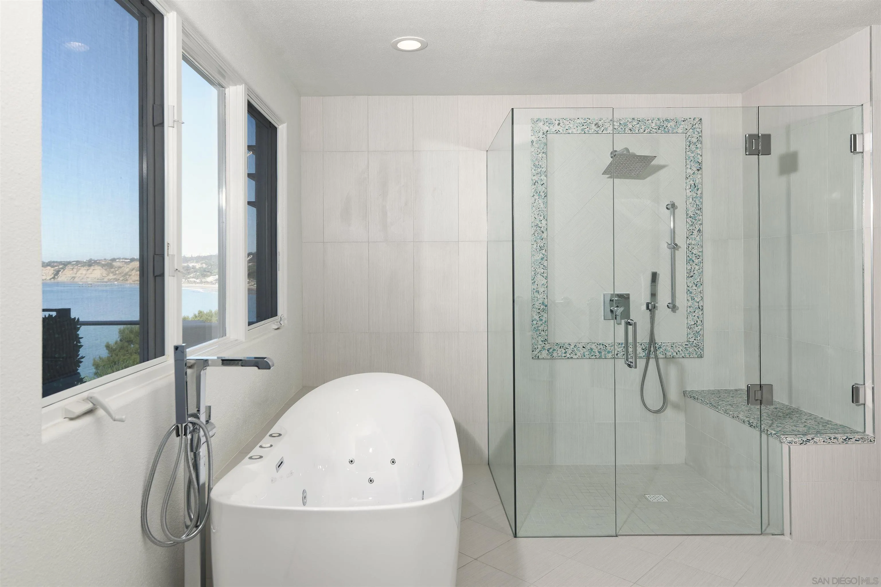 https://cdn.realtyfeed.com/cdn/127/260002692/2182b59ae4344e82f53eaab78547530f.webp