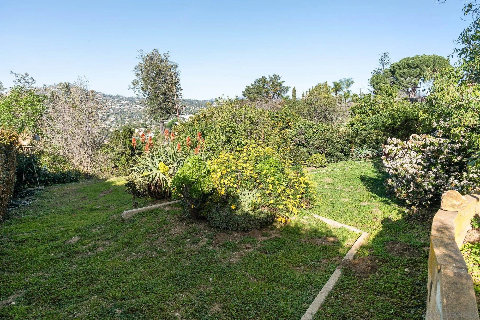 https://cdn.realtyfeed.com/cdn/127/260002696/2641995758f20f486f93e88f70bd9d95.webp