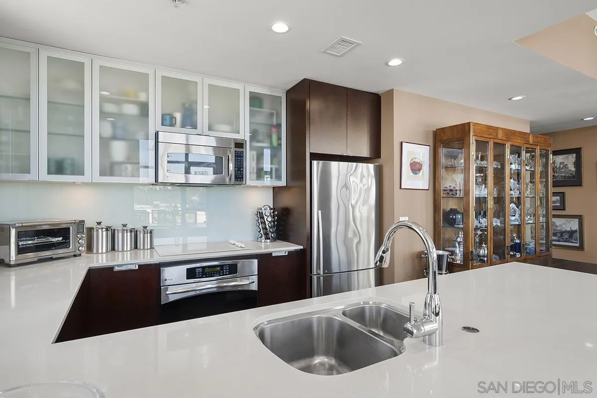 https://cdn.realtyfeed.com/cdn/127/260002698/ebf05b4f6161a26576d0f94f068150c9.webp