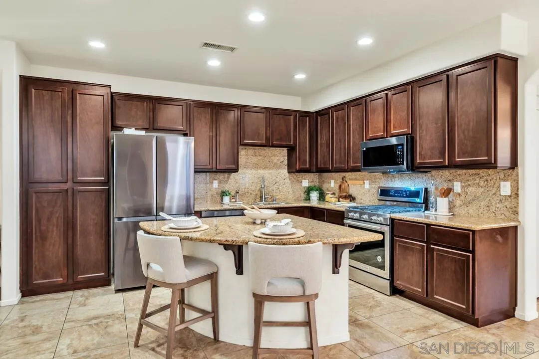 https://cdn.realtyfeed.com/cdn/127/260002703/6cc1834d9721faae9bb4cf893d896c59.webp