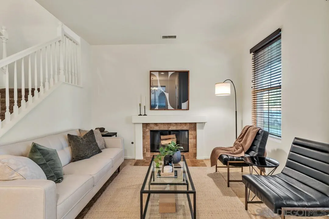 https://cdn.realtyfeed.com/cdn/127/260002703/9eec4997e97460a56fb0db2c177c0469.webp