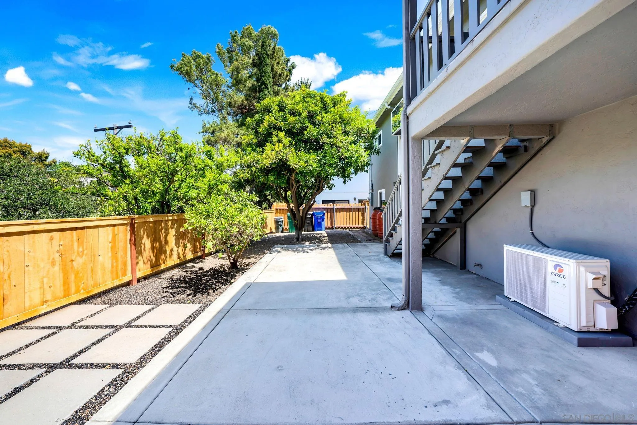https://cdn.realtyfeed.com/cdn/127/260002706/baf7cec3557e96a4206d0d59757196f8.webp