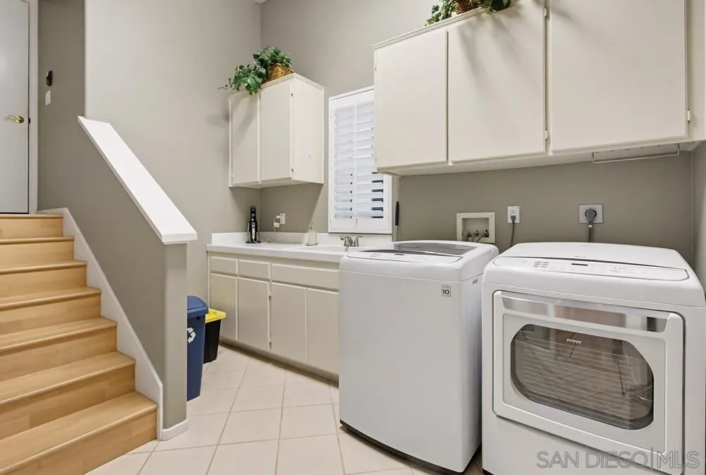 https://cdn.realtyfeed.com/cdn/127/260002709/1d1e5706565c16bbe726e316220802ea.webp