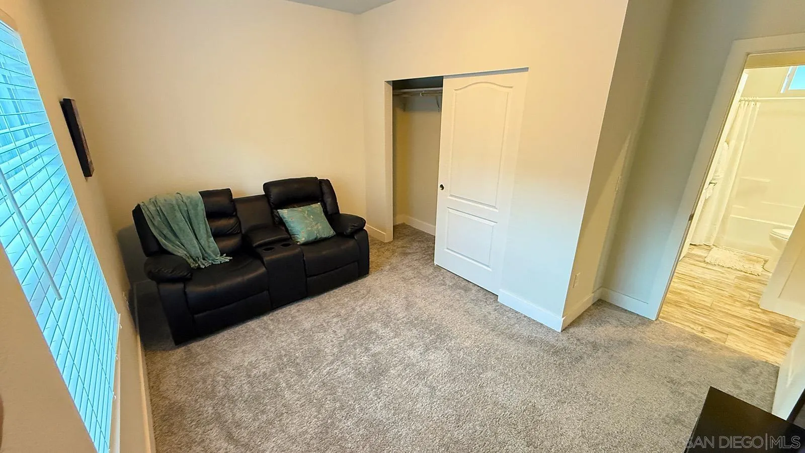 https://cdn.realtyfeed.com/cdn/127/260002714/18f50705467a7f59a11077c8b602b504.webp