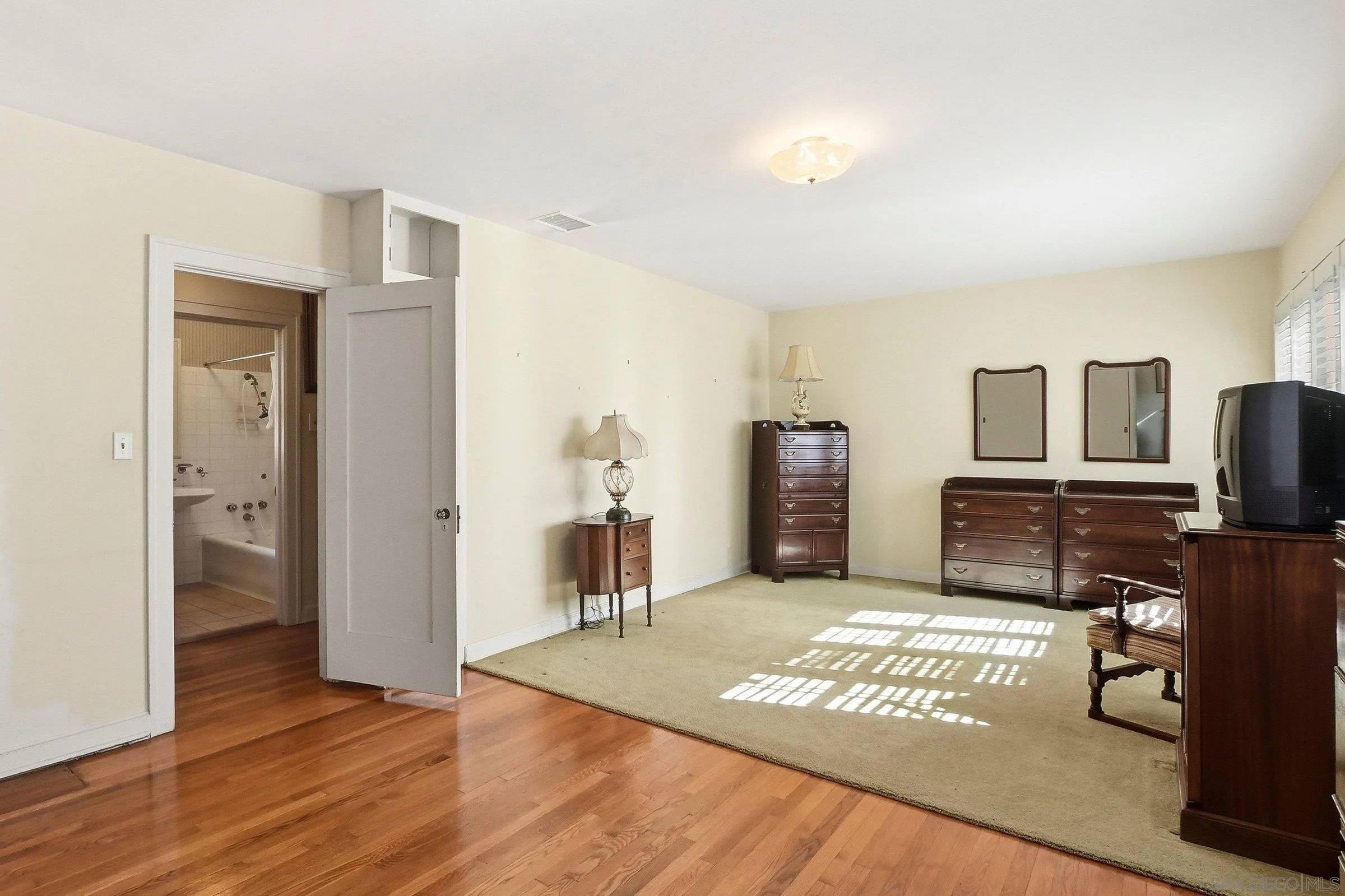 https://cdn.realtyfeed.com/cdn/127/260002718/766ecabc1a6617f53c9099d23878e68a.webp