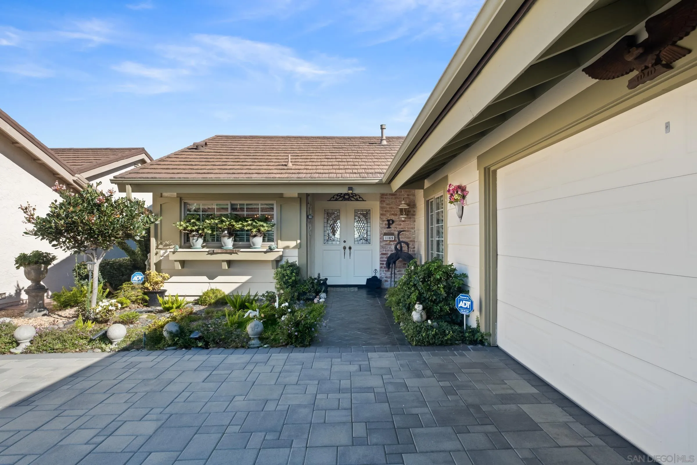 https://cdn.realtyfeed.com/cdn/127/260002723/aac2922631f24b297ecb0c428ad58e69.webp